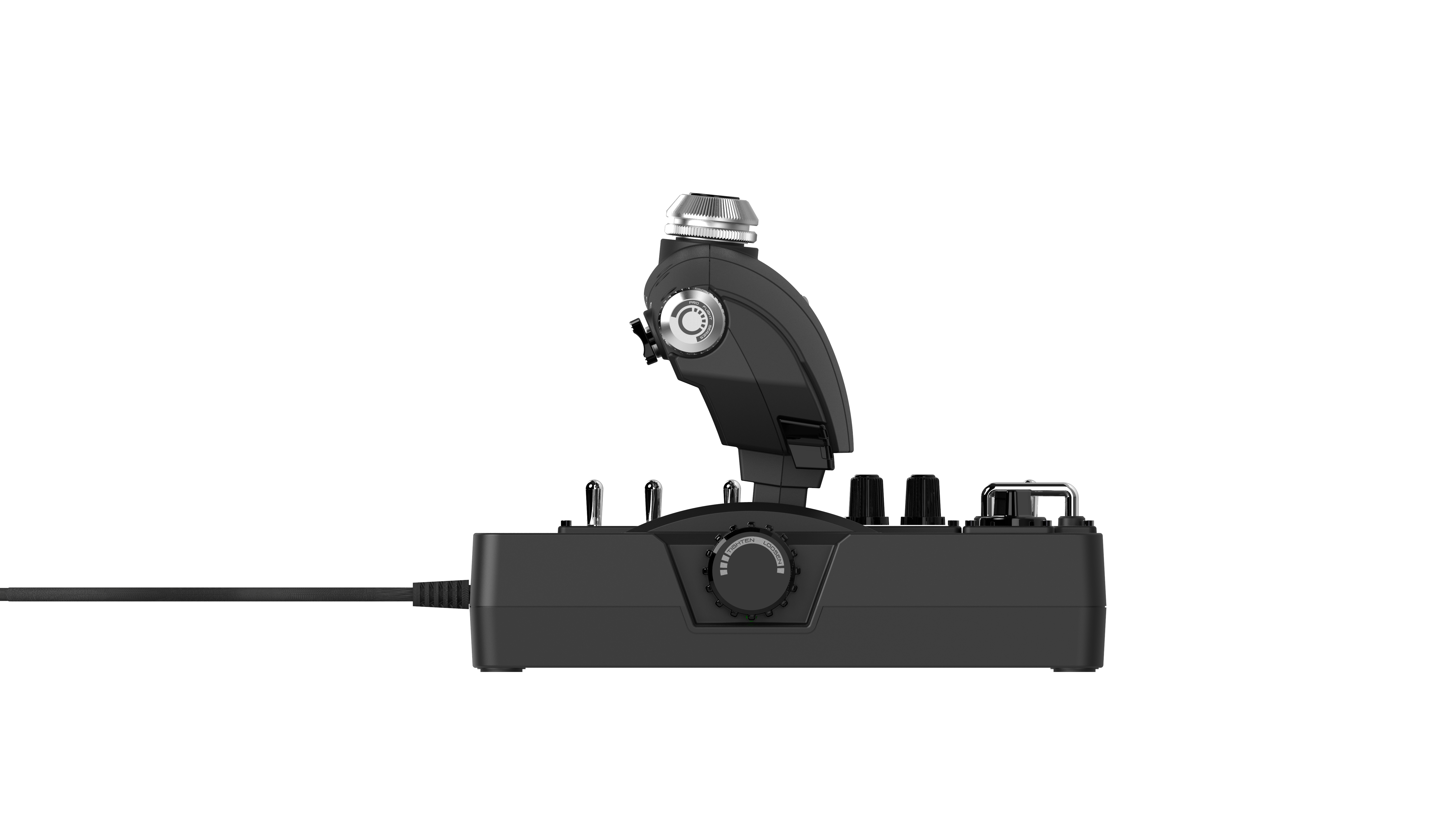 Schwarzer Joystick mit Metallknopf und Drehreglern auf weißem Hintergrund.