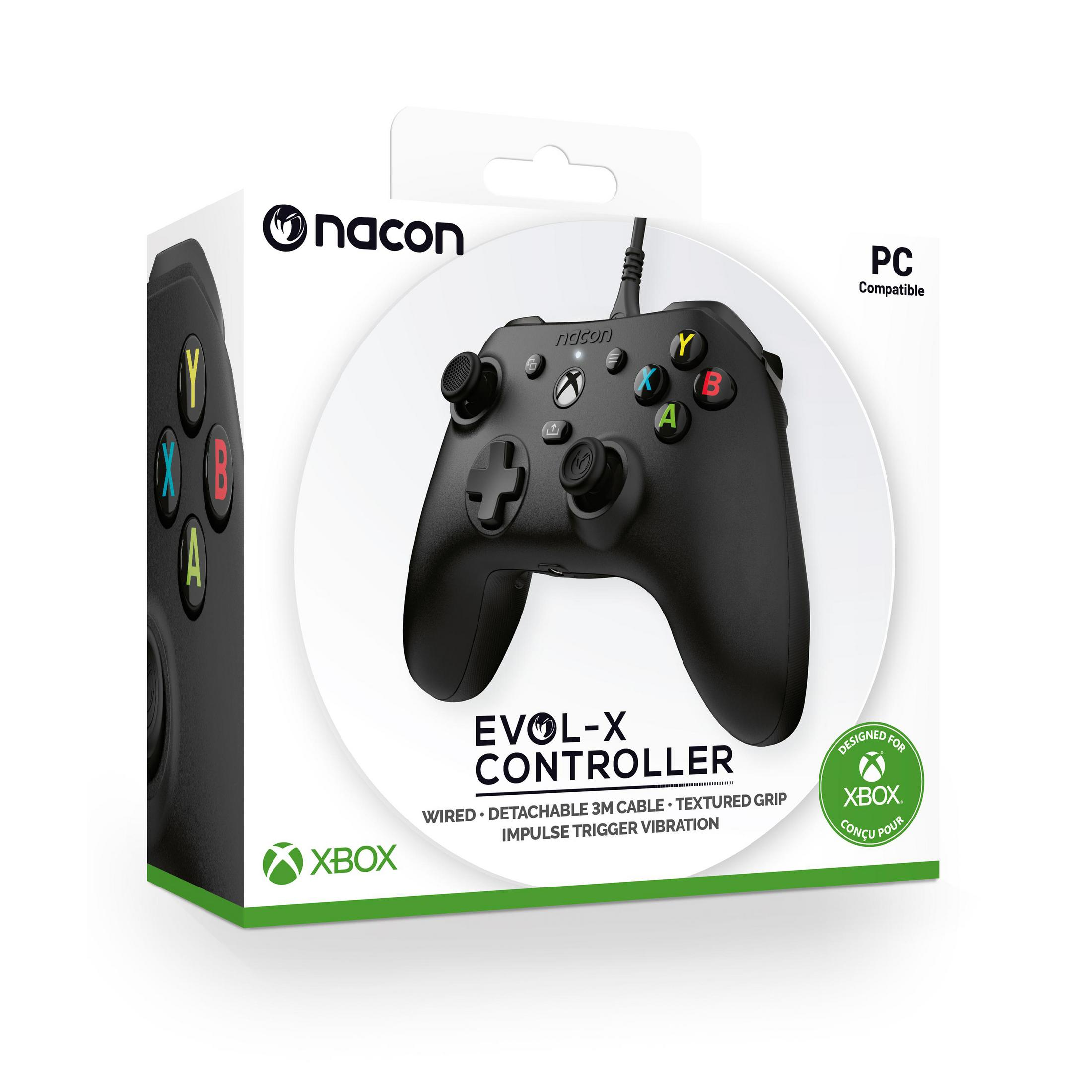 Schwarzer Nacon EVOL-X Controller für PC und Xbox mit Kabel und Tasten.