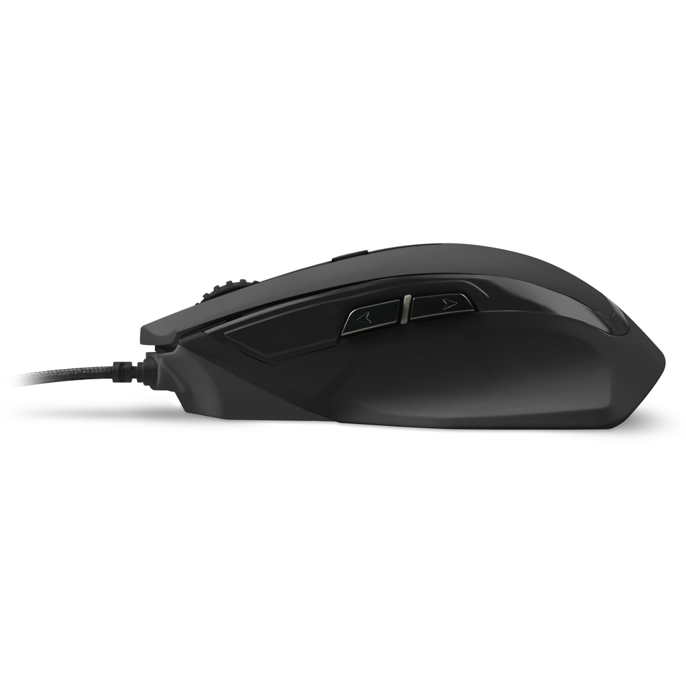 Eine schwarze Gaming-Maus mit Kabel auf weißem Hintergrund, Seitenansicht.