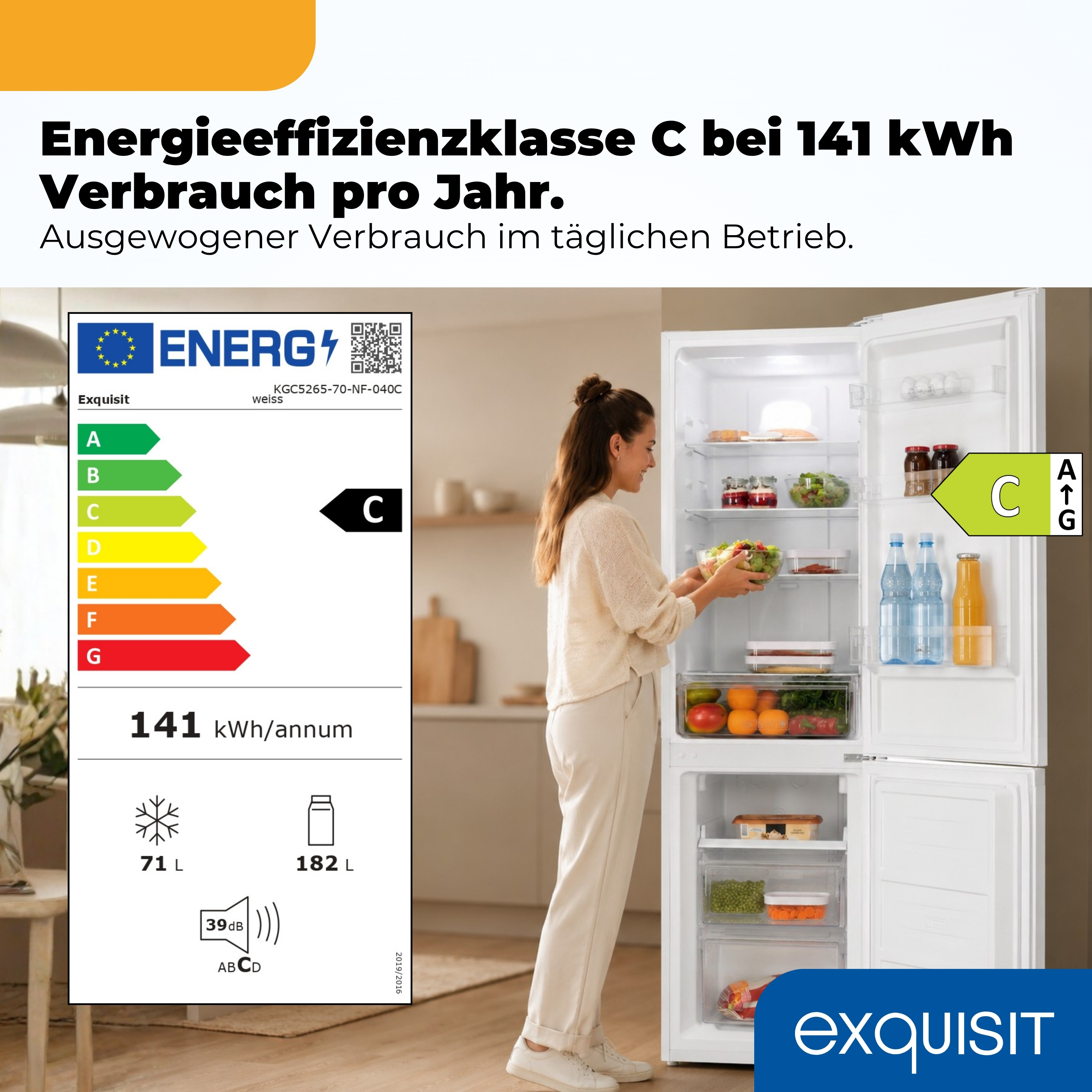 Kühlschrank mit Energieeffizienzklasse C, 141 kWh/Jahr. Frau legt Lebensmittel ein.