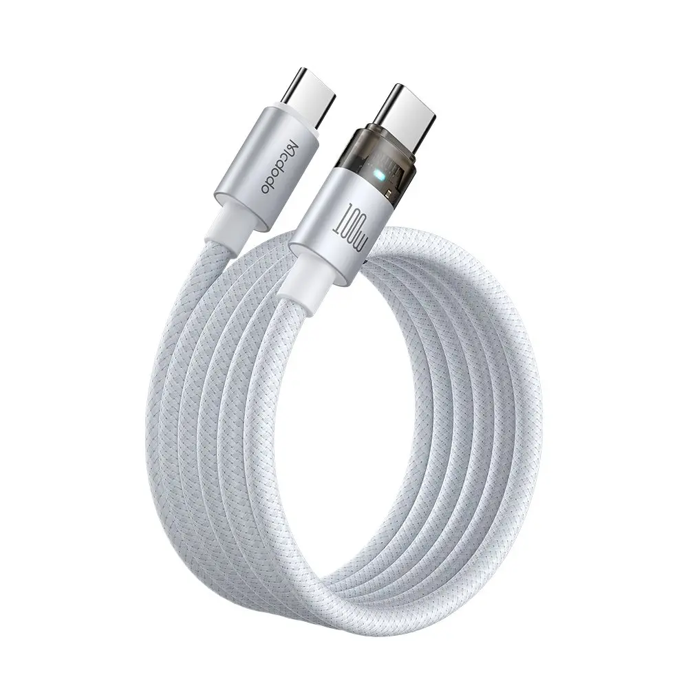 Gümüş konektörlü beyaz USB-C kablo, 100W işaretli ve LED göstergeli.