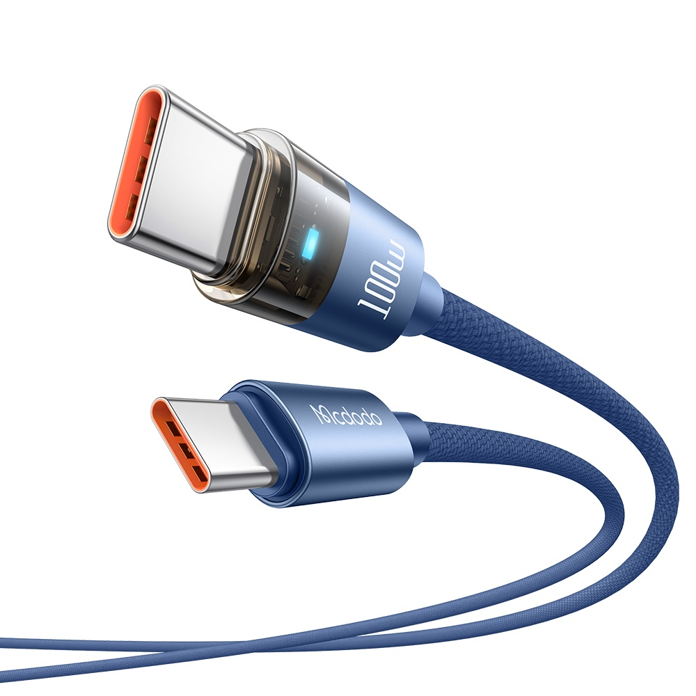 Metal konektörlü mavi USB-C kablo, 100W güç göstergesi.