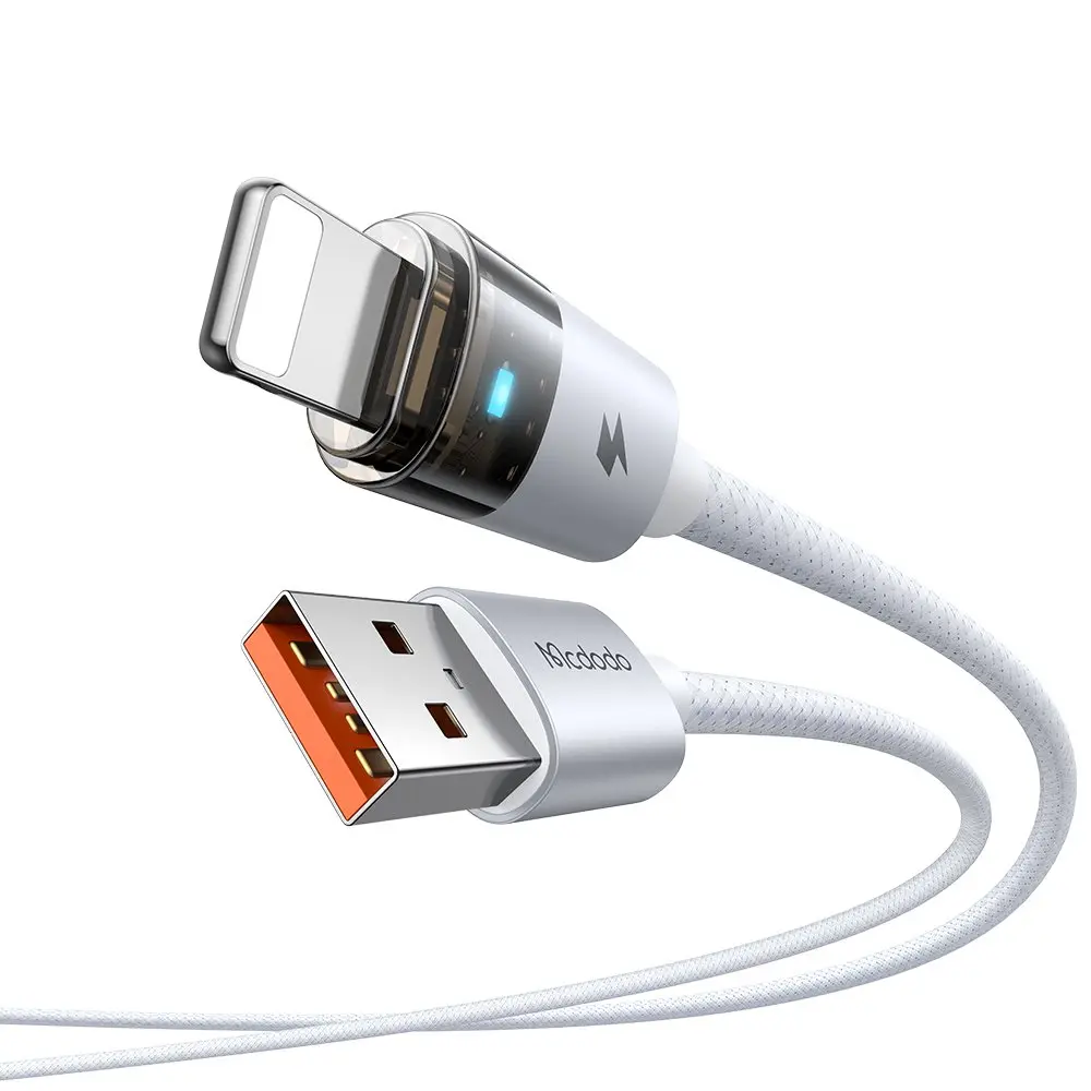 Aydınlatmalı mavi göstergeli, USB-A ve Lightning konnektörlü beyaz şarj kablosu.