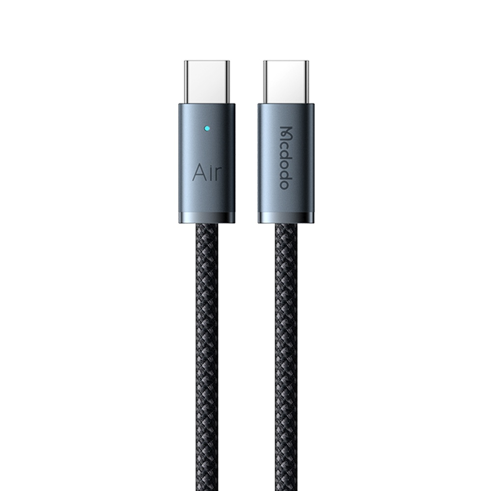Gri konektörlü ve siyah örgülü iki adet USB-C kablosu.