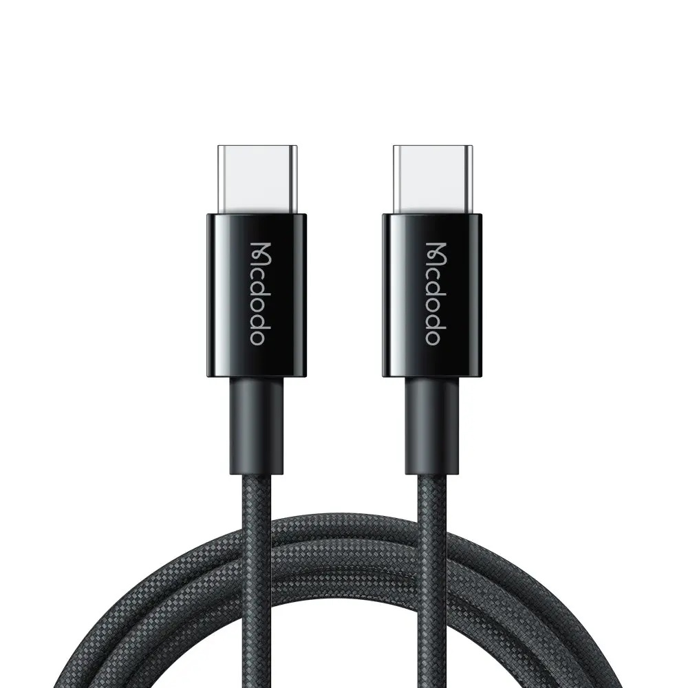 Mcdodo logolu iki siyah USB-C kablo, beyaz arka plan üzerinde.