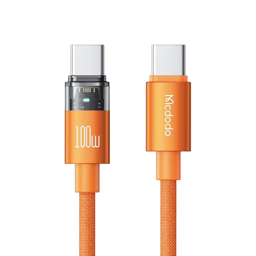 İki turuncu USB-C kablo, birinde 100W işareti var. Beyaz arka plan.