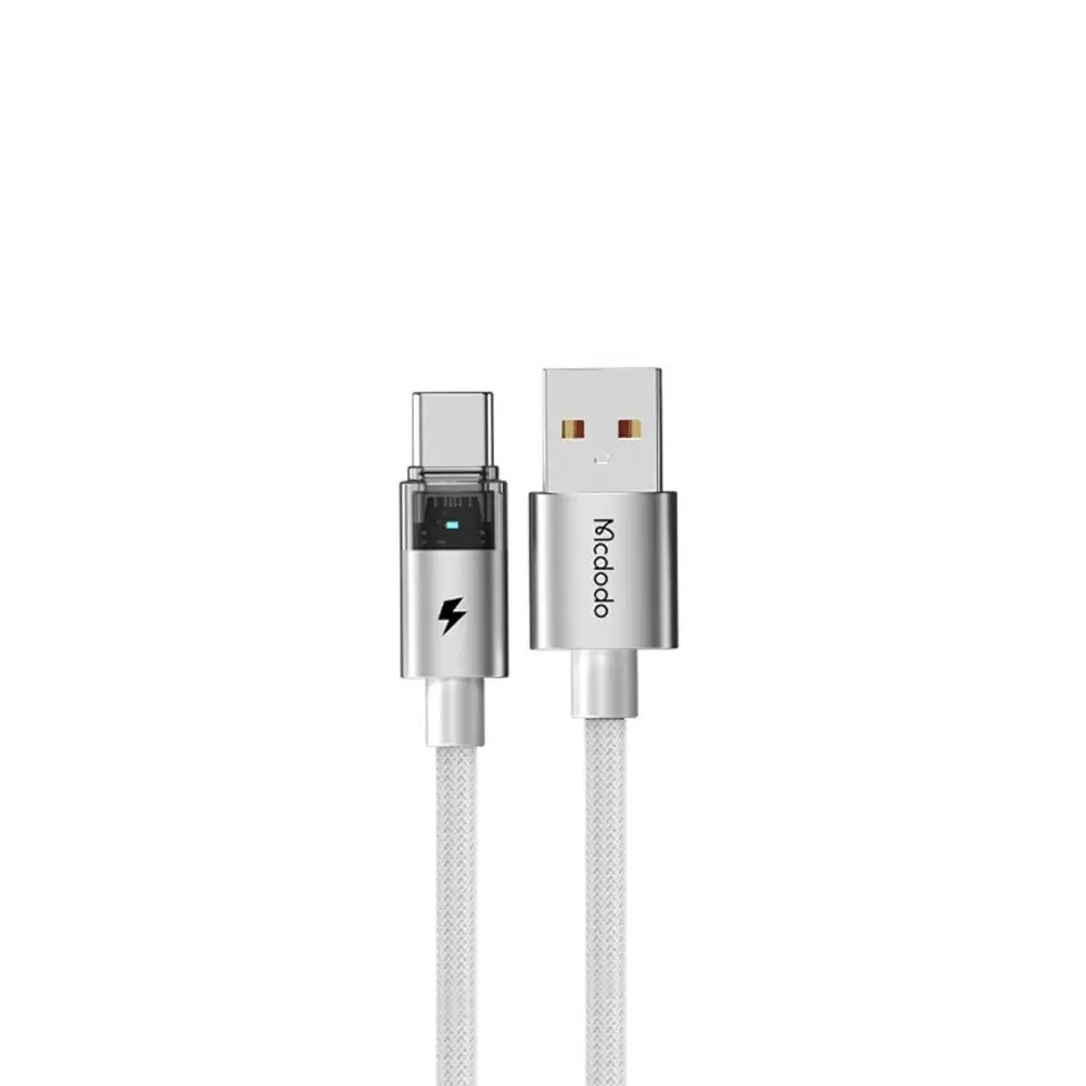 Mcdodo logolu ve şimşek sembollü beyaz USB-C kablosu.