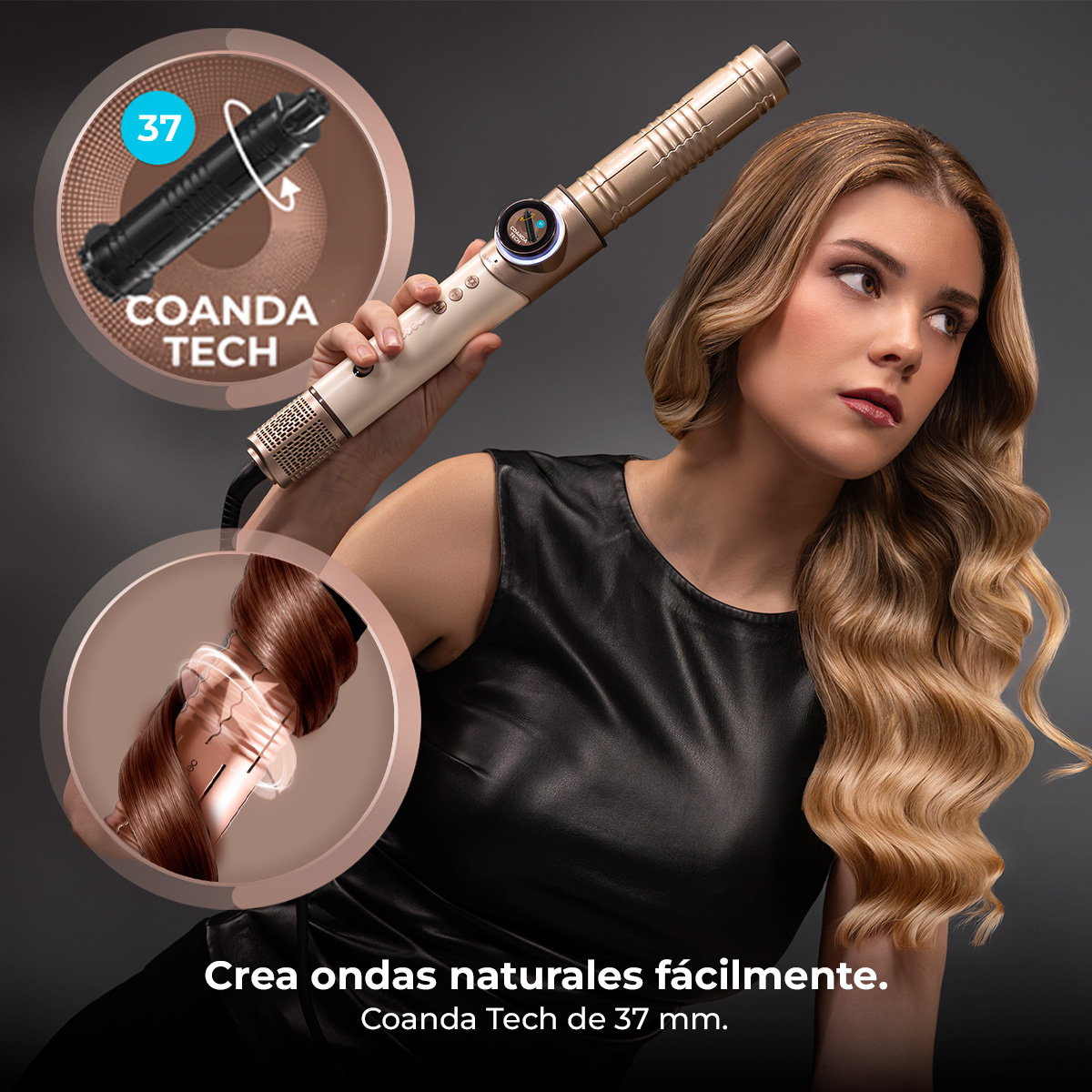 Donna acconcia capelli biondi con arricciacapelli dorato. Dettaglio mostra tecnologia Coanda.