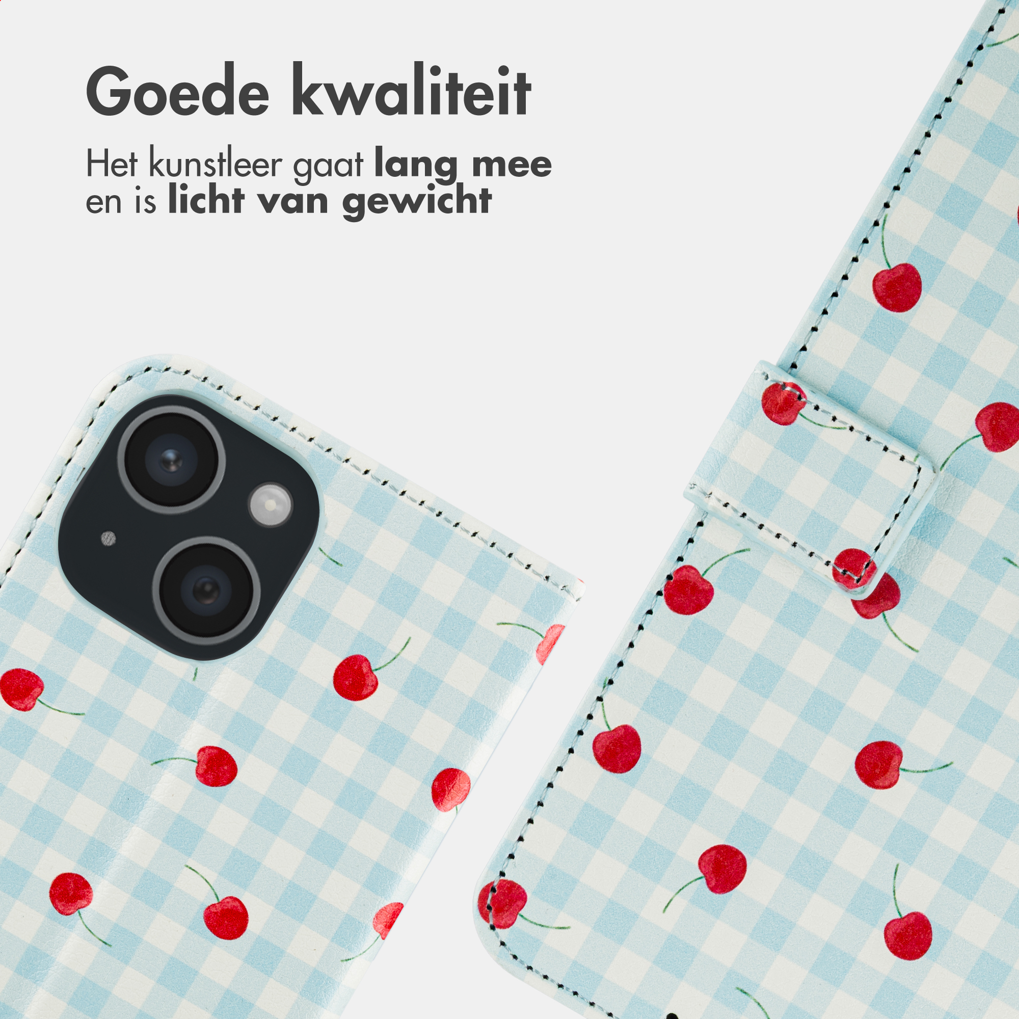 Lichtblauwe geruite telefoonhoes met rode kersen en camera-opening.