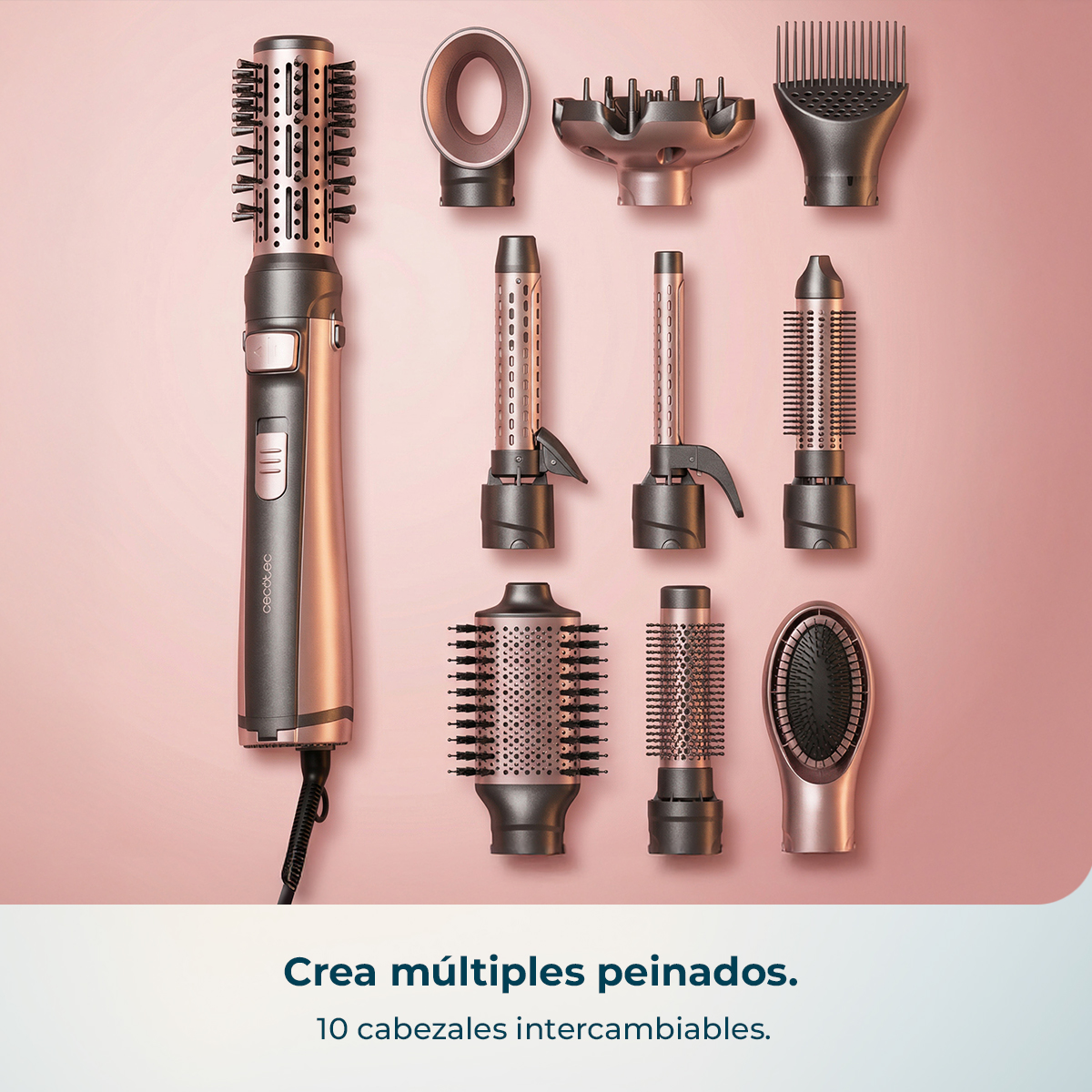 Secador de pelo con varios accesorios en oro rosa y gris sobre fondo rosa.