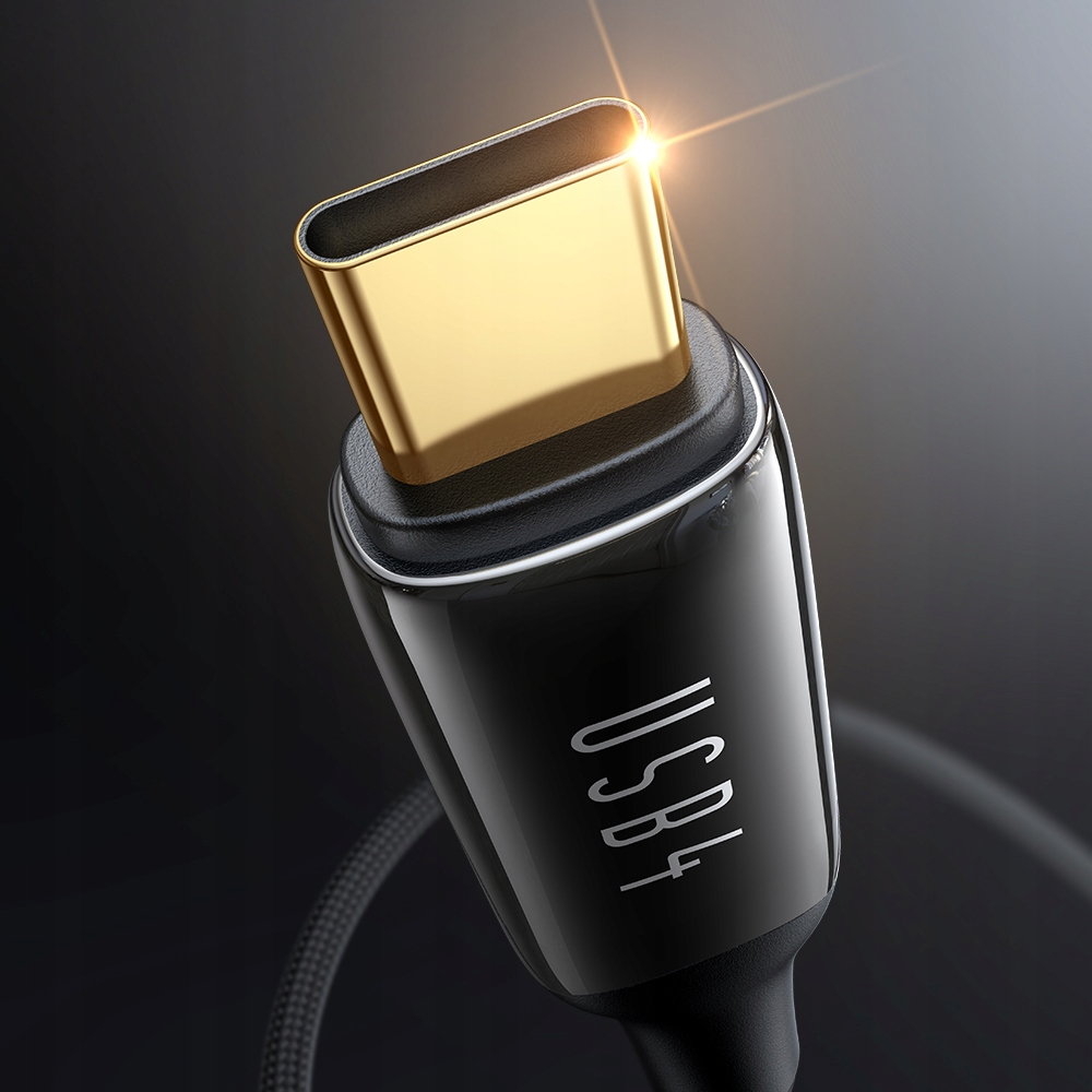 Siyah kabloda "USB4" yazılı altın rengi USB-C konektör.