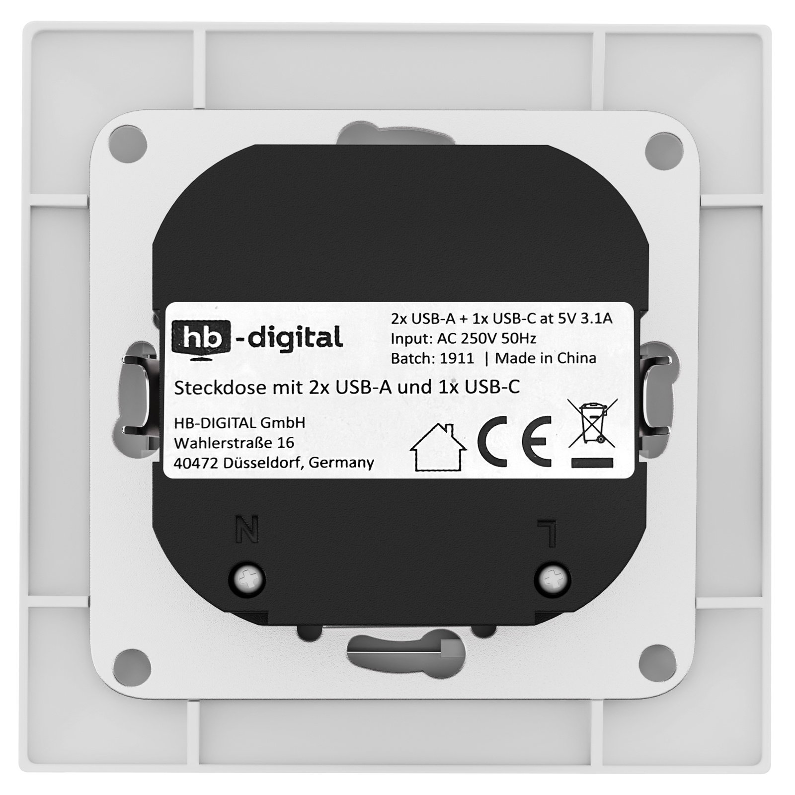 Weiße Steckdose mit 2x USB-A und 1x USB-C, HB-DIGITAL GmbH, CE-Zeichen.