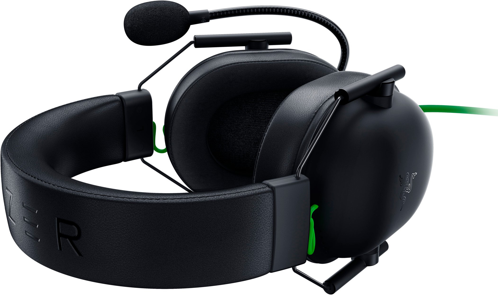 Schwarzer Gaming-Kopfhörer mit Mikrofon und grünem Kabel, auf weißem Hintergrund.