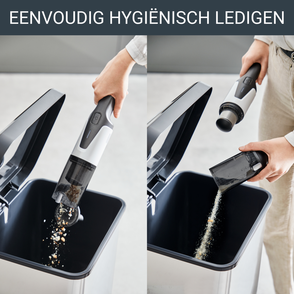 Handstofzuiger leegt stofbak in een prullenbak.