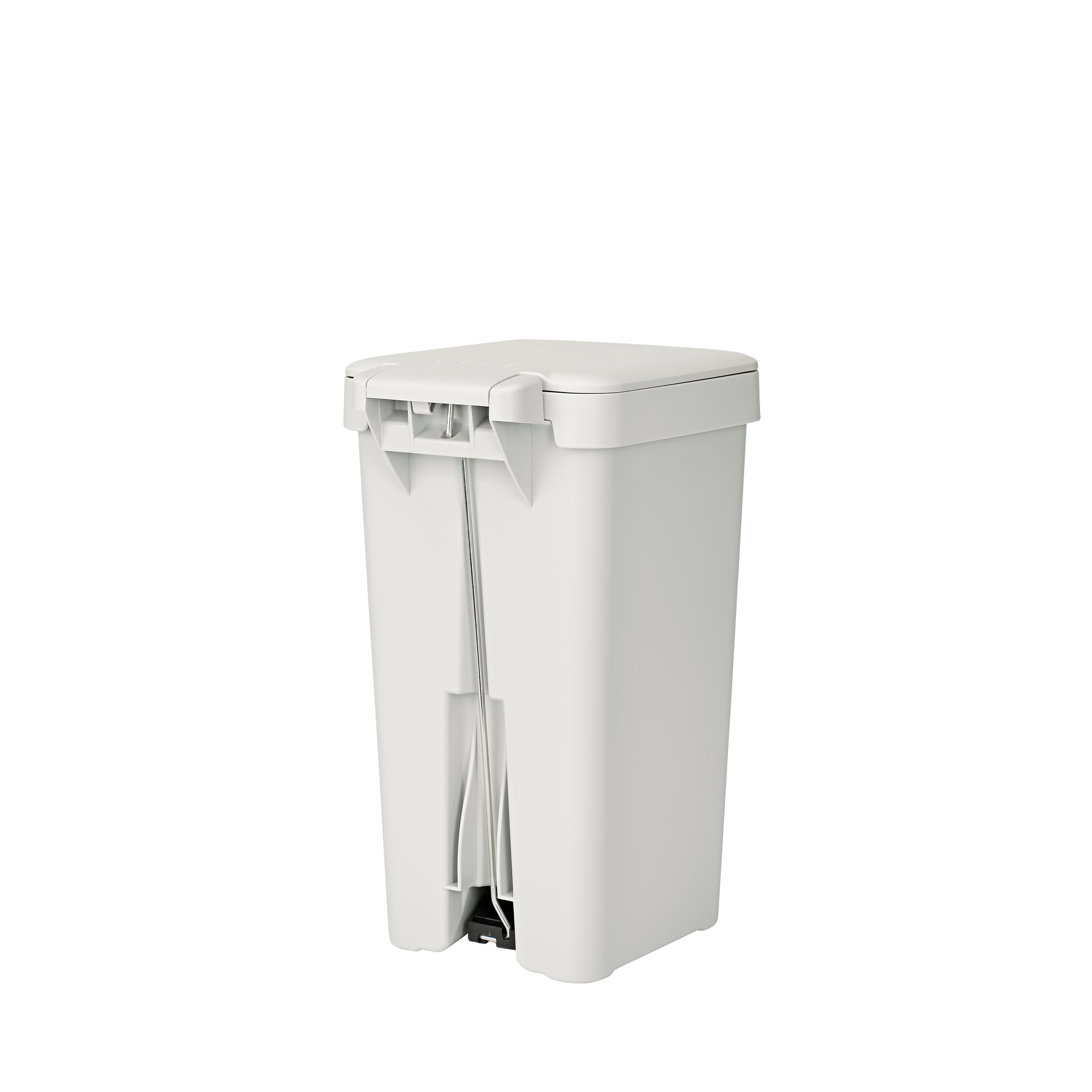 Een witte prullenbak met deksel en zilverkleurig handvat.