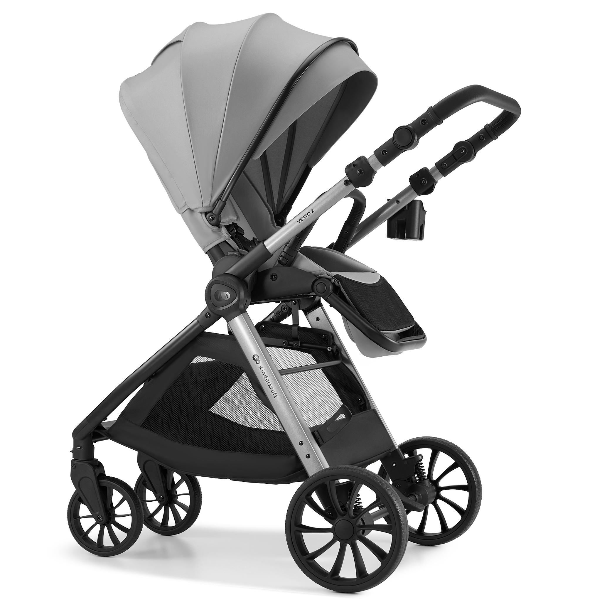 Ein grauer Kinderwagen mit schwarzen Rädern und Griffen auf weißem Hintergrund.