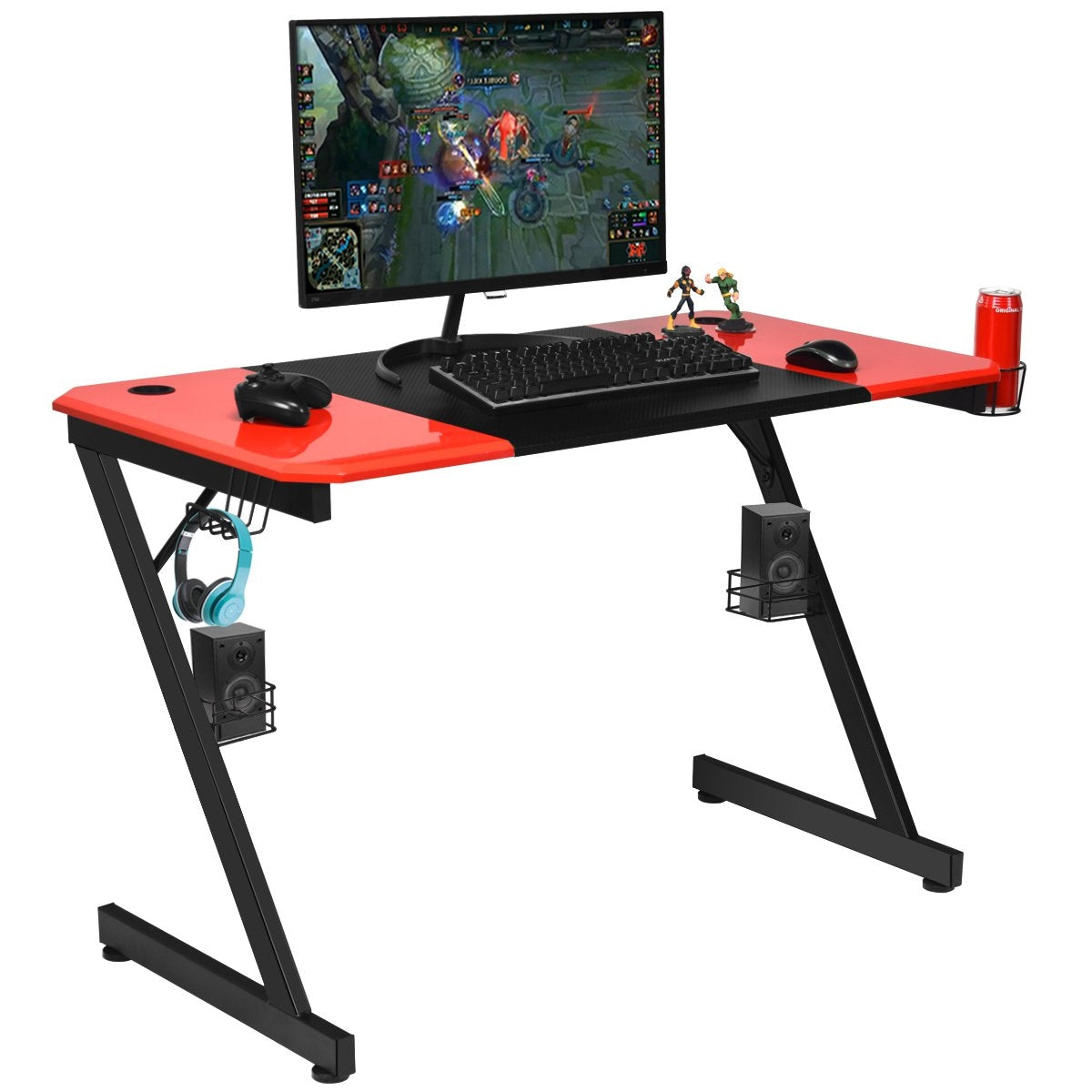 Een rood en zwart gamingbureau met monitor, toetsenbord, muis, koptelefoon en luidsprekers.