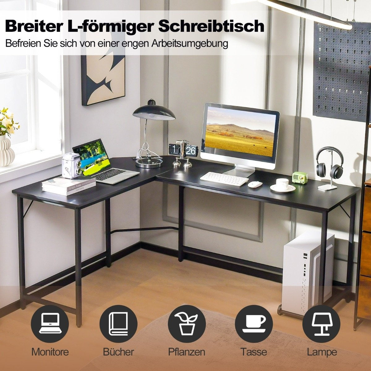 Zwart L-vormig bureau met twee computers, laptop, lamp en koptelefoon.