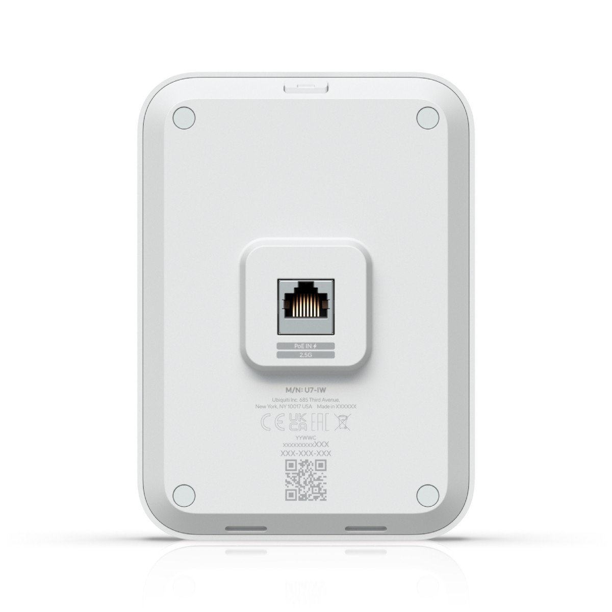 Wit apparaat met Ethernet-poort en labels. Model- en serienummers zichtbaar.