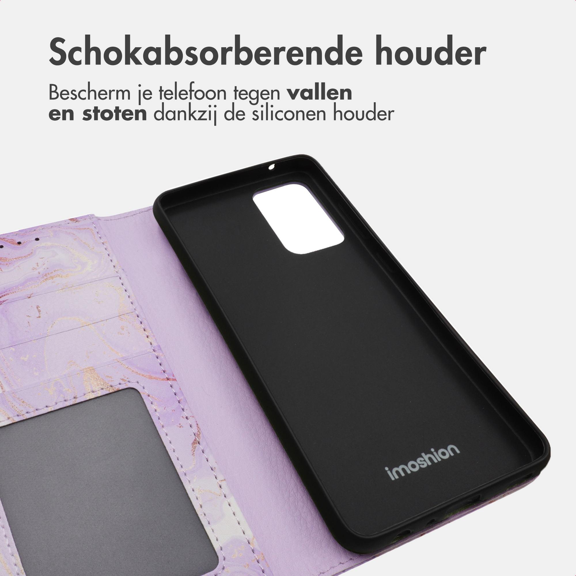 Zwarte telefoonhoes met paars marmerpatroon en kaartsleuven.