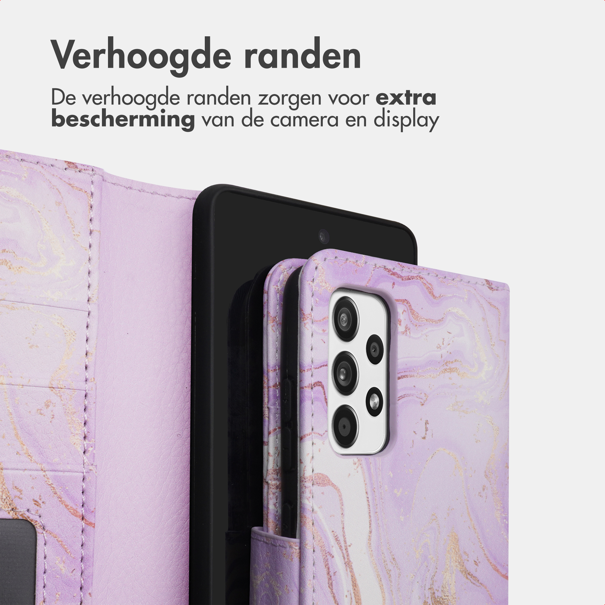 Paarse marmeren telefoonhoes met cameragat en telefoon erin.