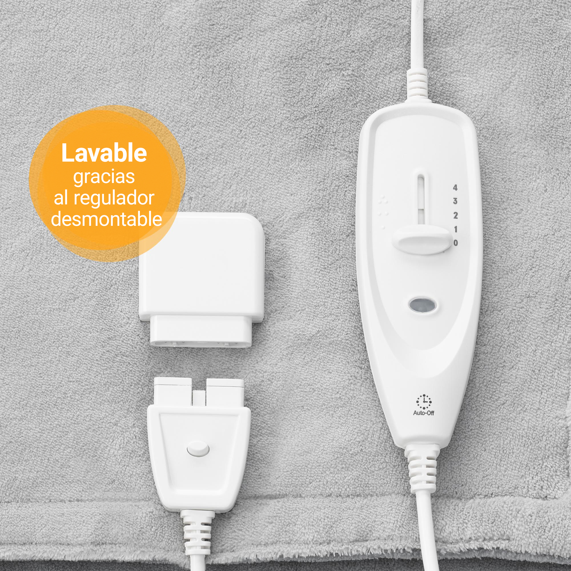 Grijs textiel kussen met afneembare witte controller en kabel.