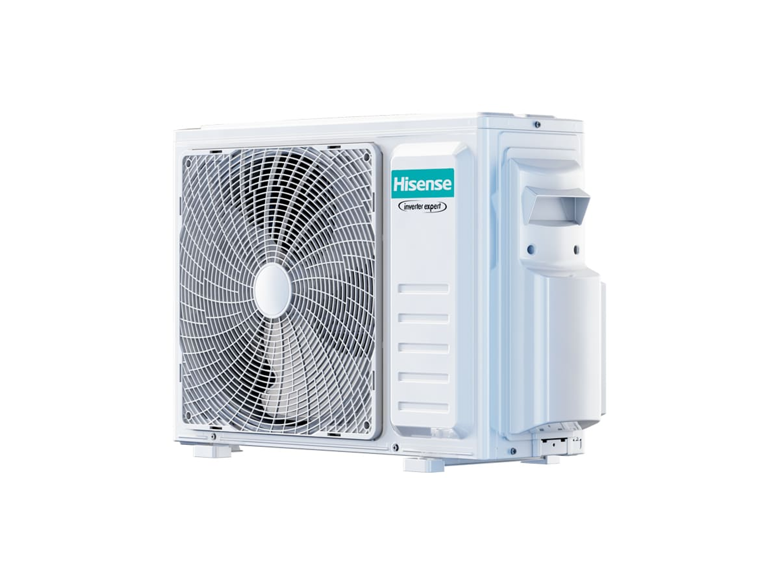 Una unidad exterior blanca de aire acondicionado Hisense con rejilla de ventilador y logo.