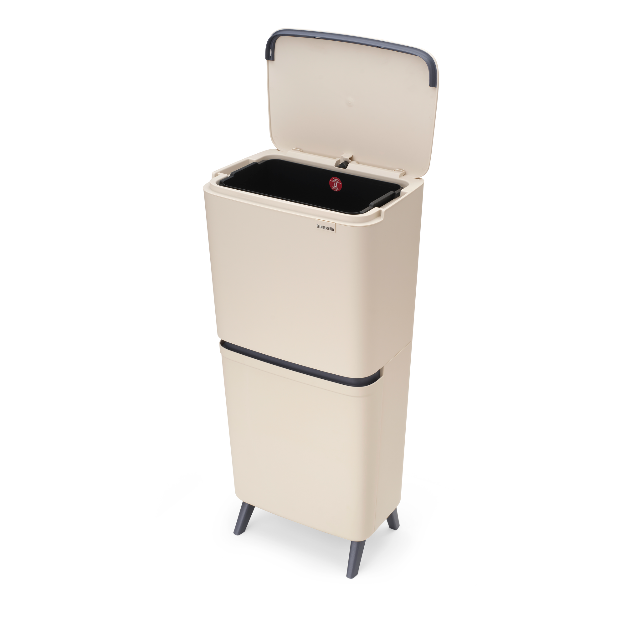 Een beige, tweelaagse prullenbak met open deksel staat op vier donkere poten.