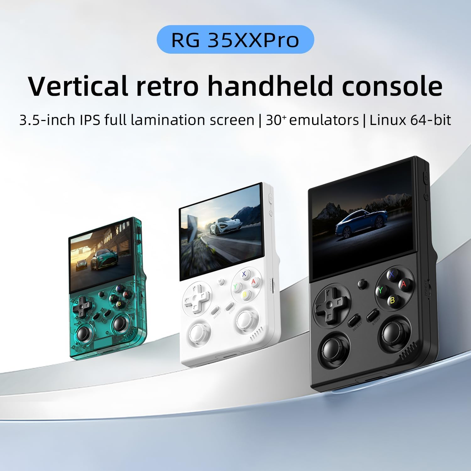 Drie retro handheld consoles in groen, wit en zwart op een lichtgrijze achtergrond.
