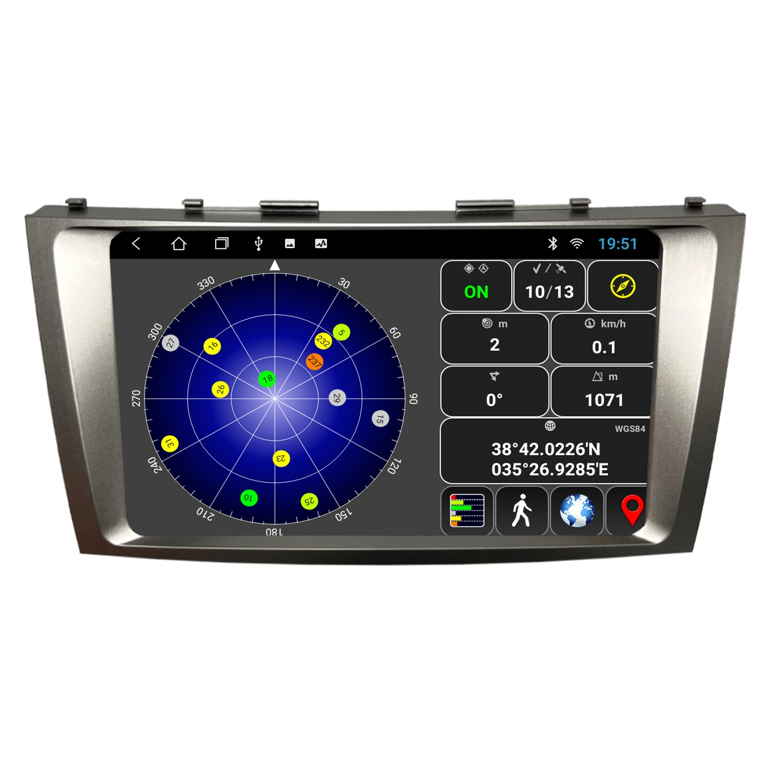Bir GPS cihazı uydu sinyallerini, hızı ve koordinatları gösterir.