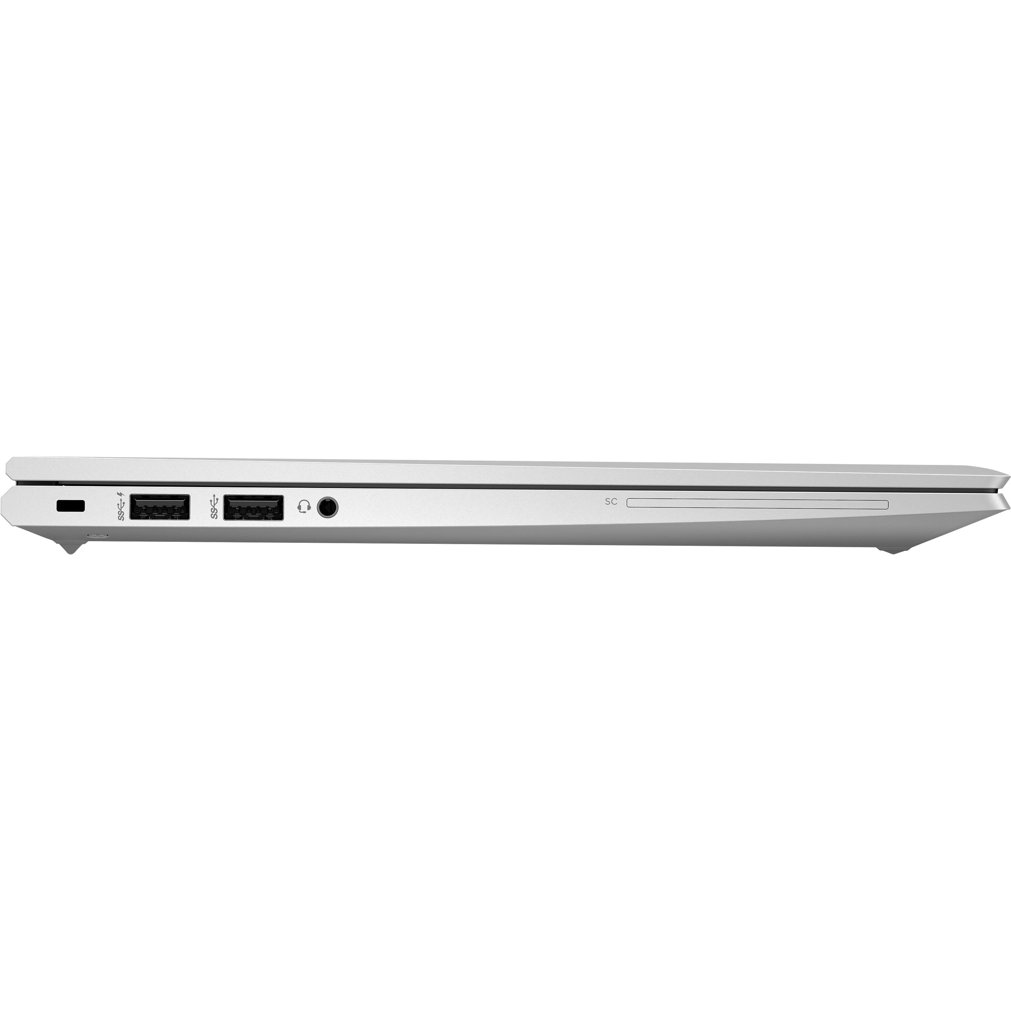 Zijaanzicht van een zilveren laptop met zichtbare USB- en hoofdspoortjes.