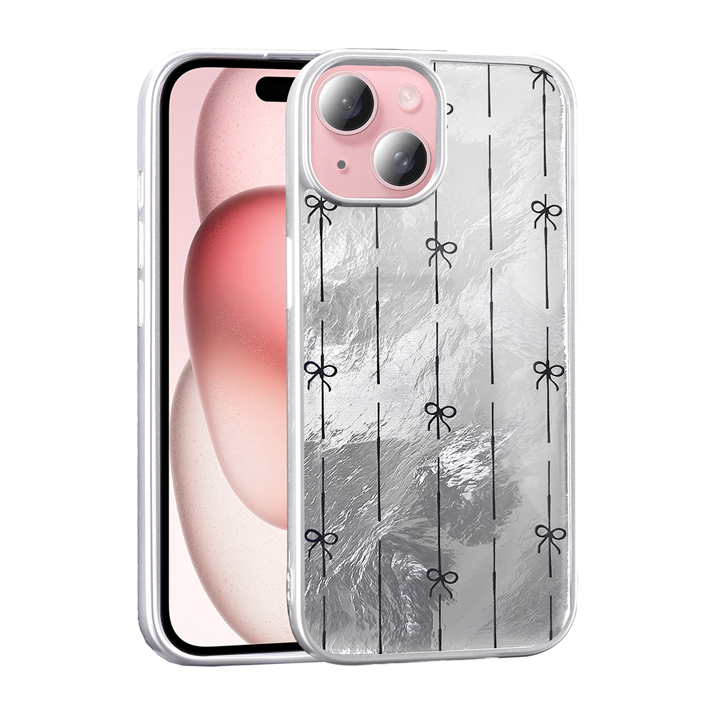 Fiyonk desenli gümüş rengi telefon kılıfı bir akıllı telefonun üzerinde.