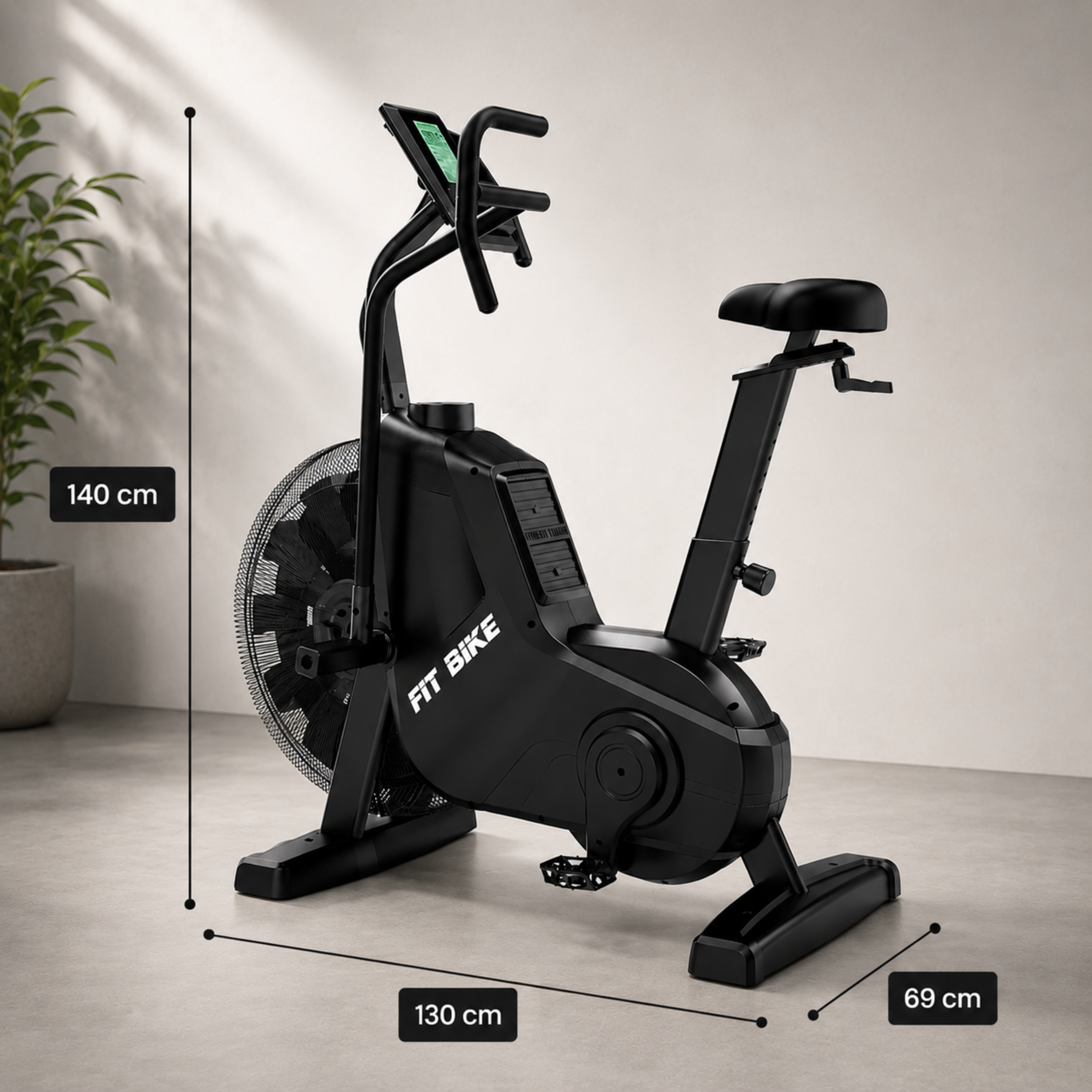 Vélo d'appartement noir avec écran et roue de ventilation, dimensions 140x130x69 cm.