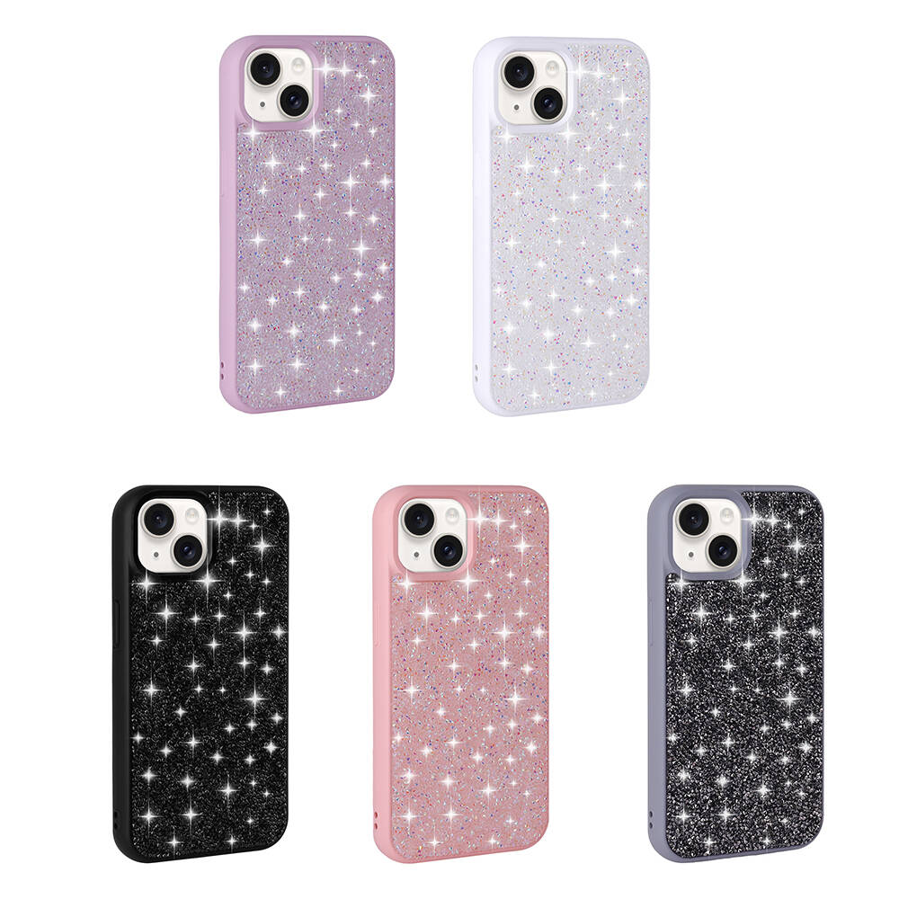 Mor, beyaz, siyah, pembe ve gri renklerde beş parlak telefon kılıfı.
