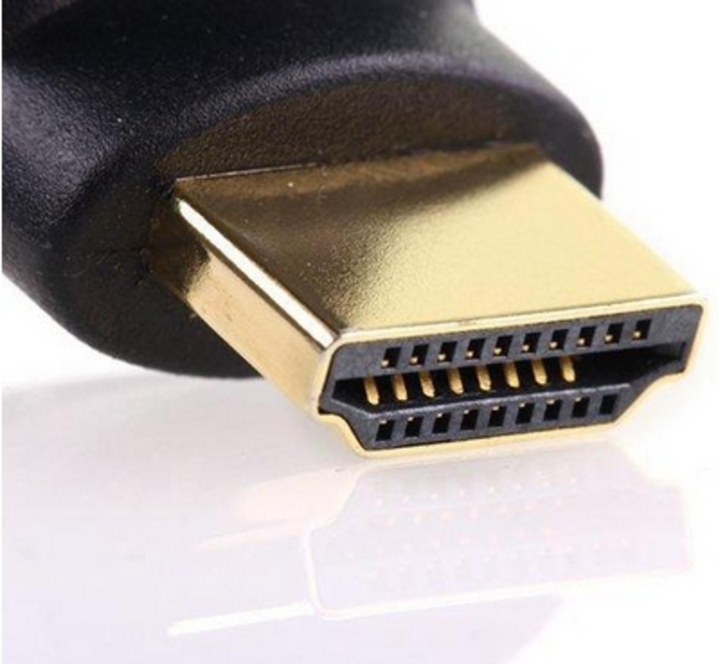 Beyaz arka plan üzerinde siyah pinli altın HDMI konektörü.