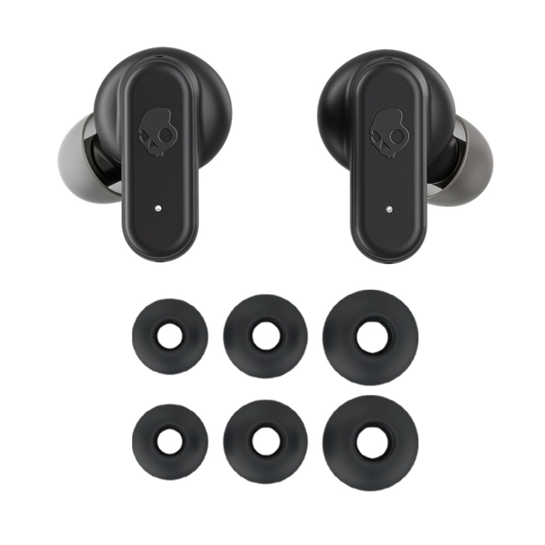 Skullcandy logolu siyah kablosuz kulaklıklar ve kulak uçları.