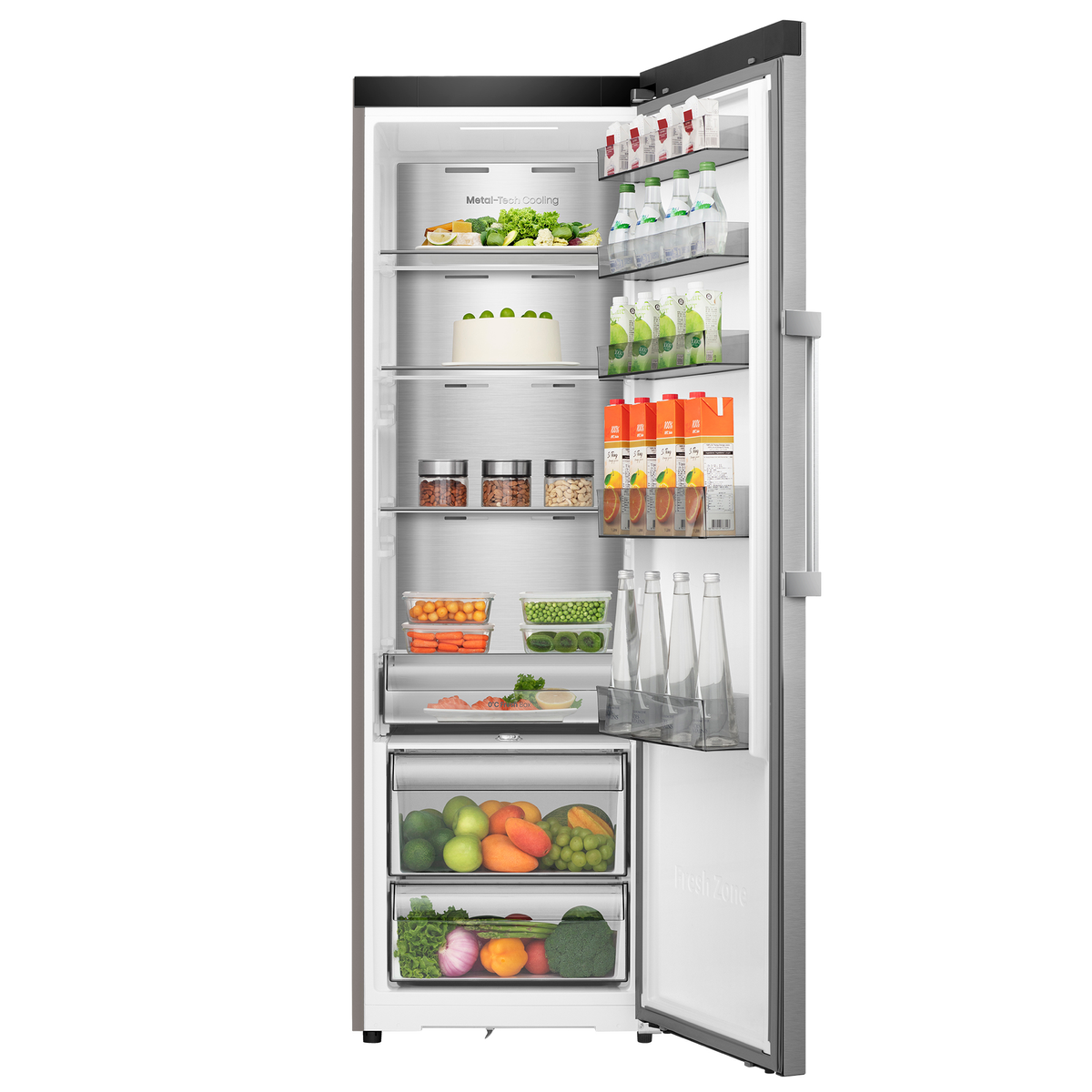 Refrigerador abierto con alimentos: bebidas, pastel, nueces, verduras, frutas y más.