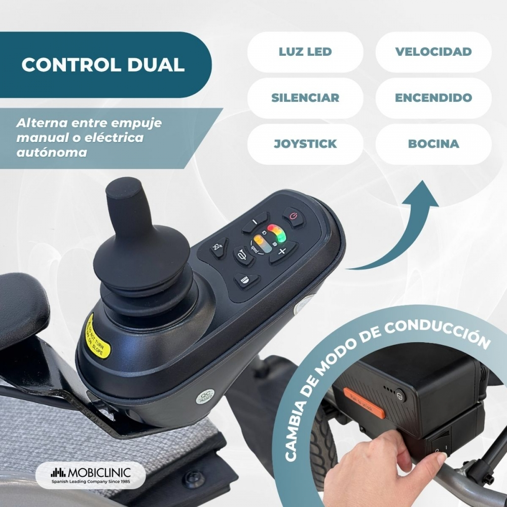 Unidad de control con joystick y botones para luz, velocidad y bocina.