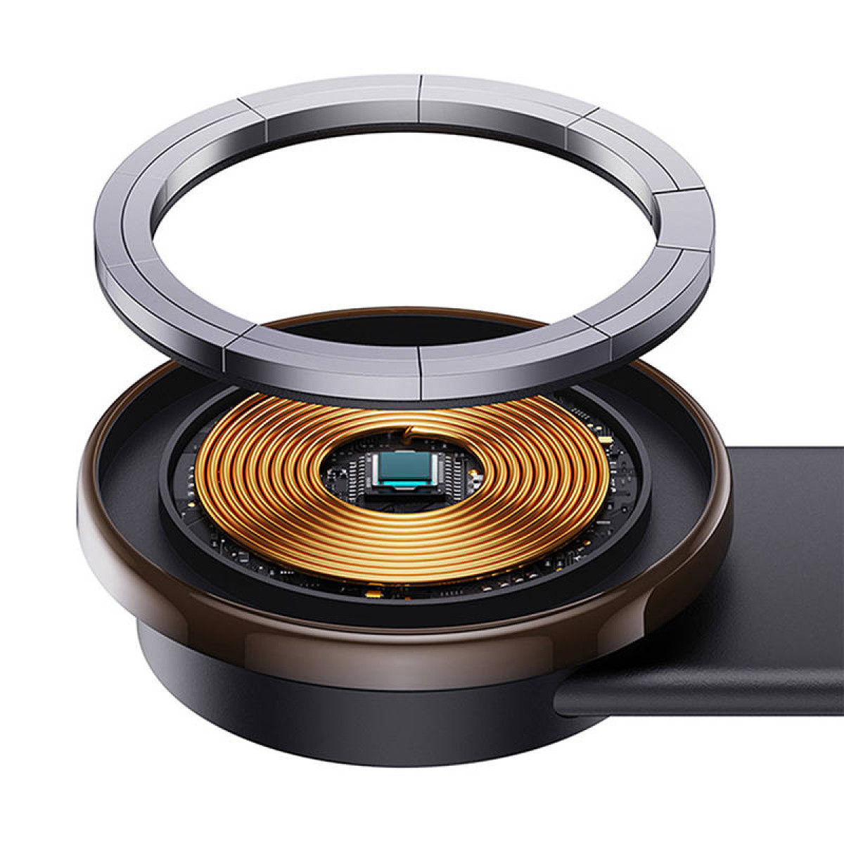 Particolare di componenti caricatore wireless: bobina rame, chip e anello argento.