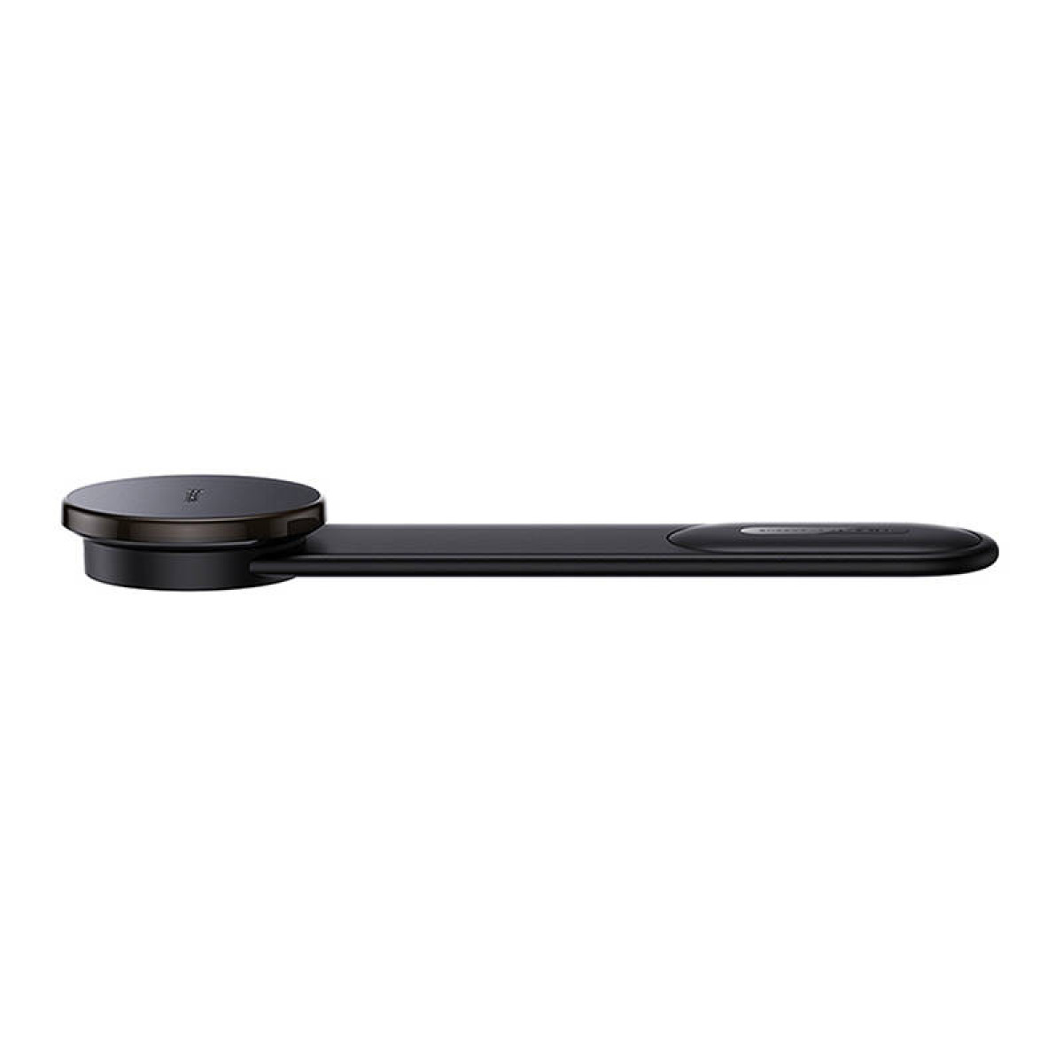 Un accessorio di ricarica nero, elegante e piatto con un elemento rotondo a sinistra.