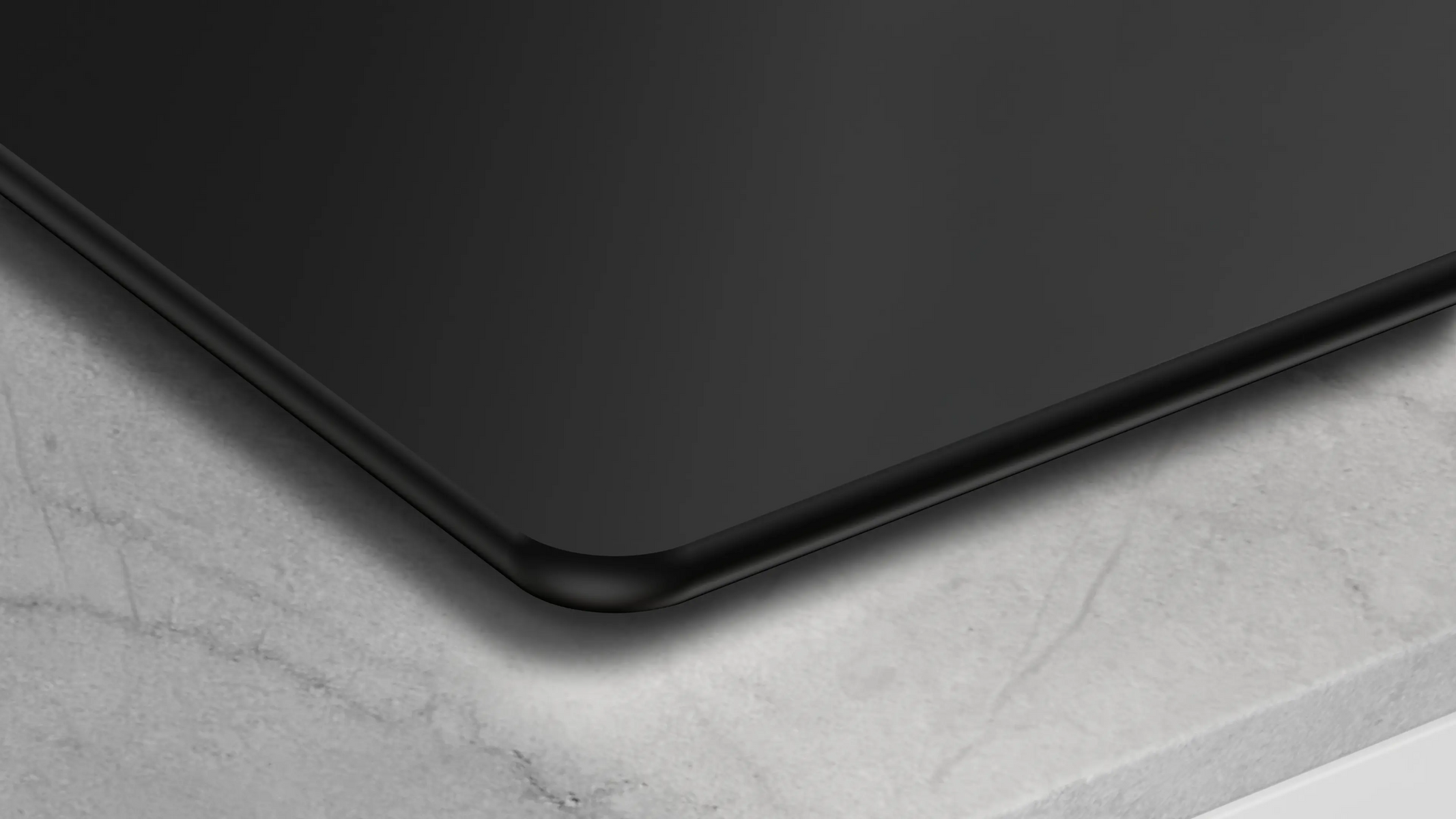 Placa de cocina negra con superficie de mármol.