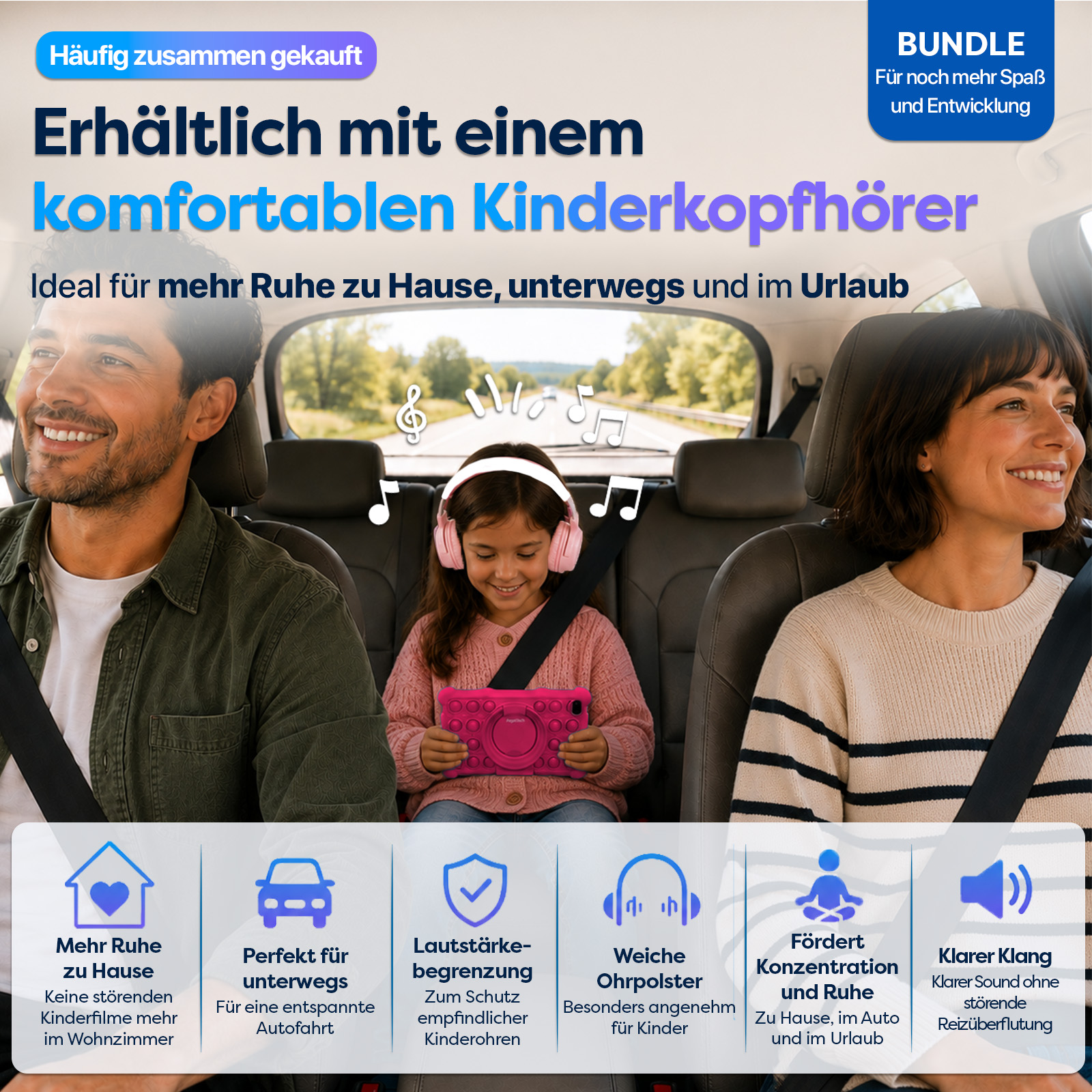 Familie im Auto mit Kopfhörern. Kind hört Musik, Eltern lächeln. Text über Kopfhörer.