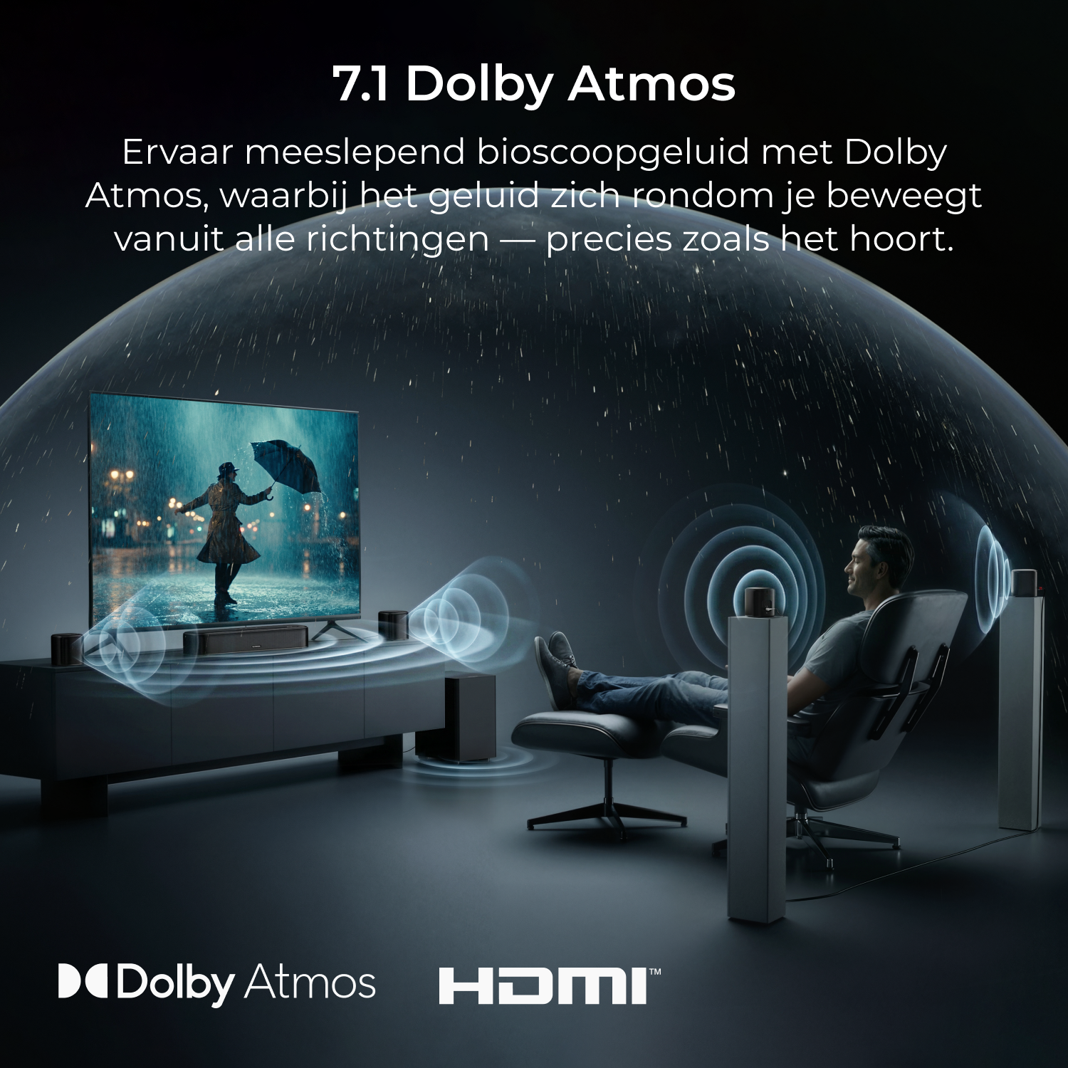 Homme dans un fauteuil profite du son Dolby Atmos de la TV et des enceintes.