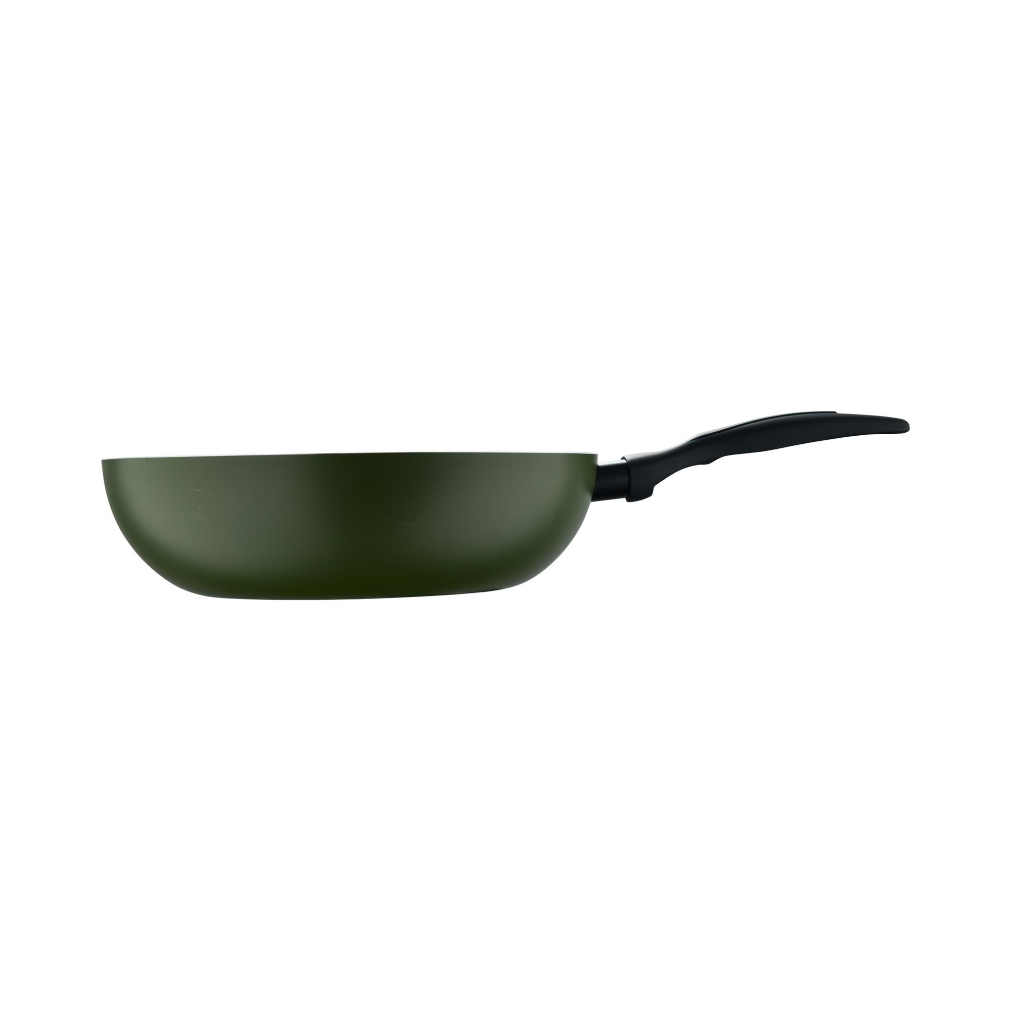 Una sartén verde con mango negro, aislada sobre fondo blanco.
