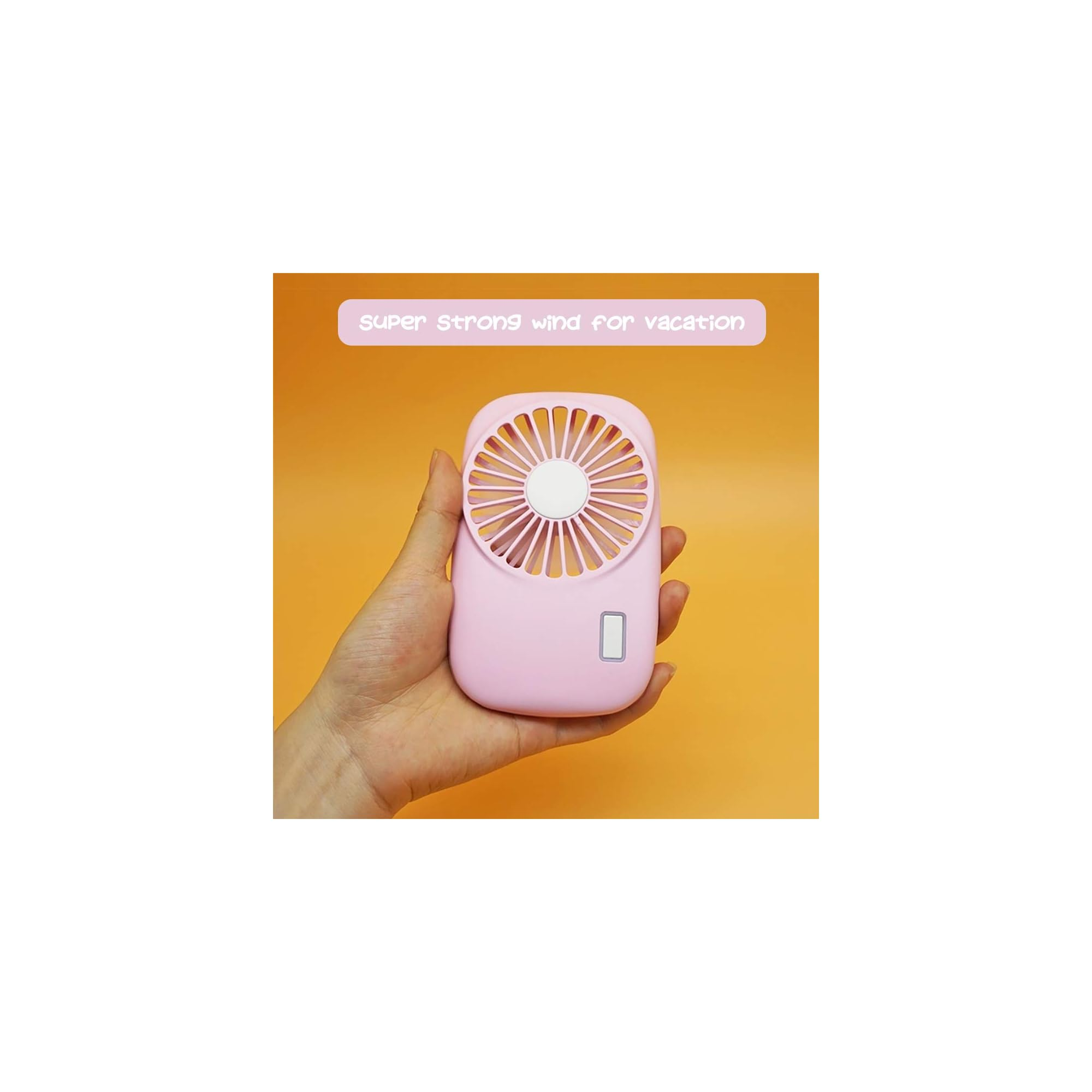 Eine Hand hält einen kleinen, rosa Ventilator mit einem weißen Lüftergitter vor einem orangefarbenen Hintergrund.