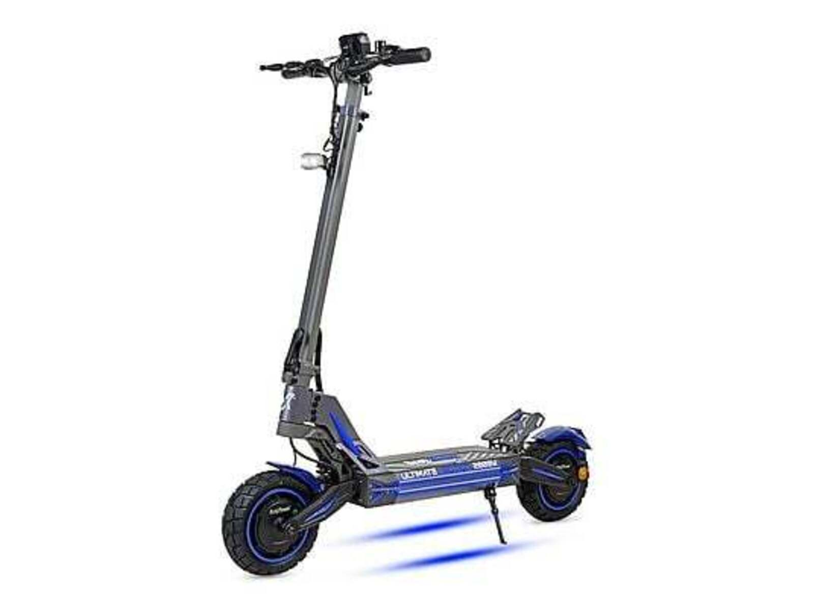 Un patinete eléctrico azul y gris con ruedas anchas y luces.