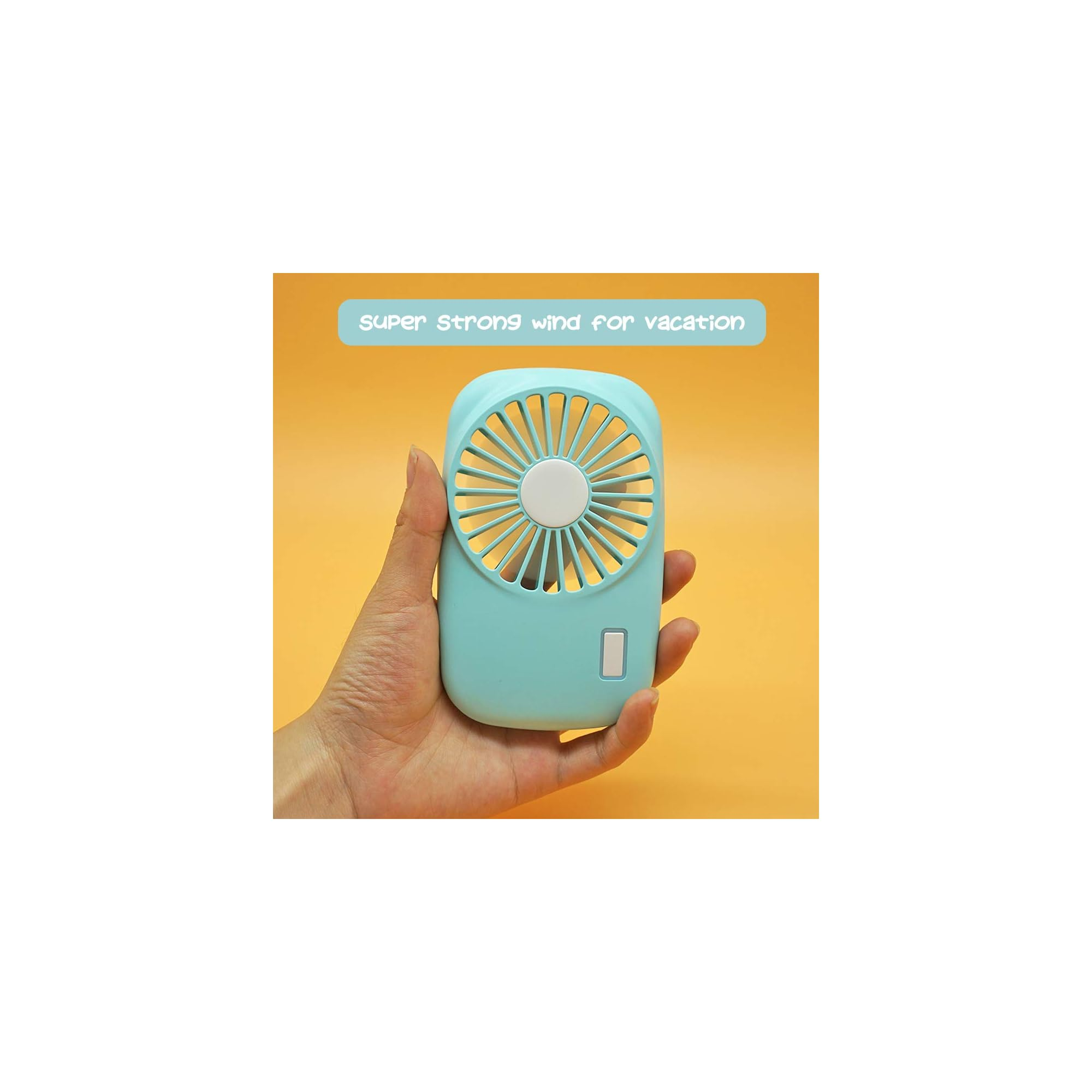 Eine Hand hält einen türkisfarbenen Mini-Ventilator mit weißem Mittelteil.