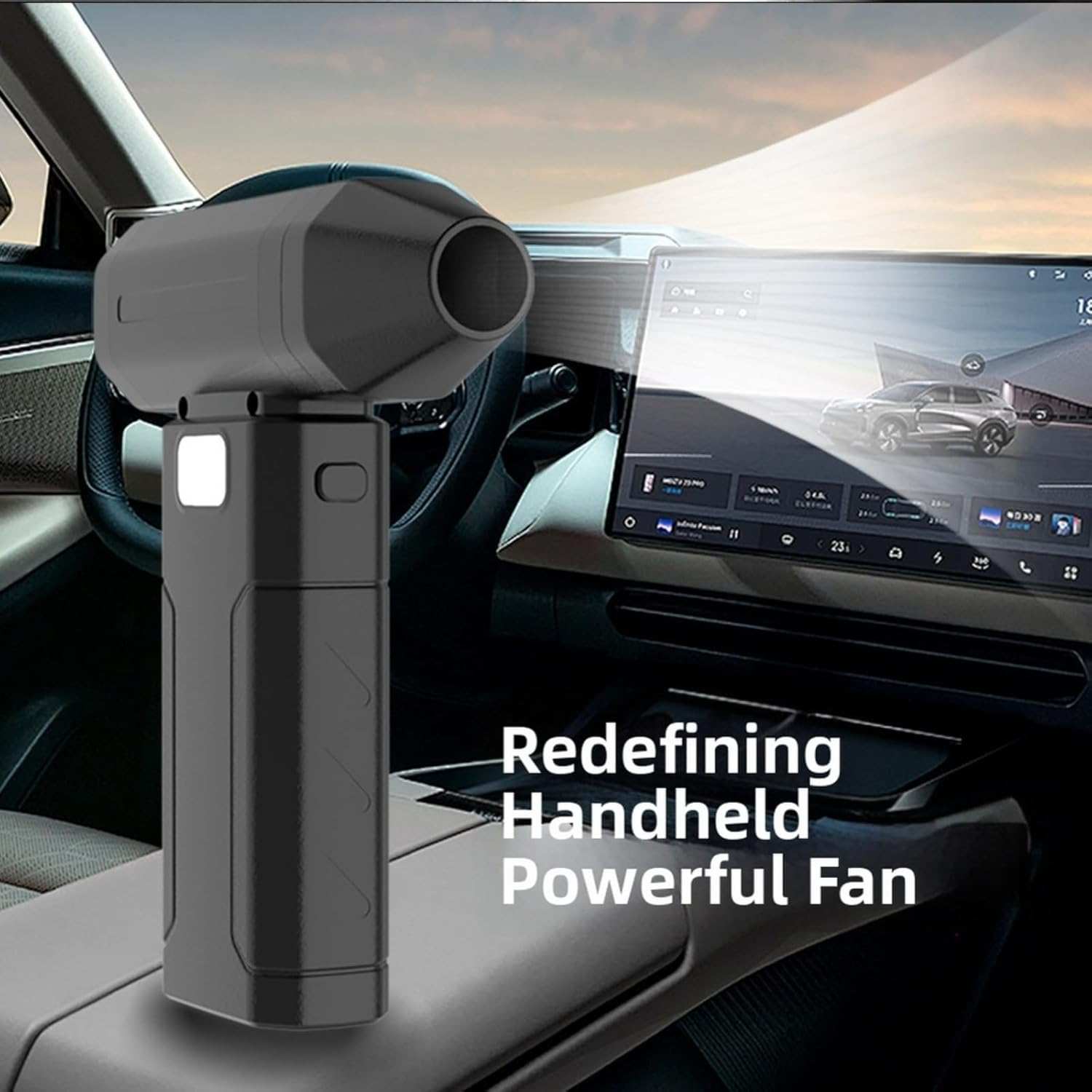 Ein schwarzer Handventilator steht im Auto vor einem großen Bildschirm.