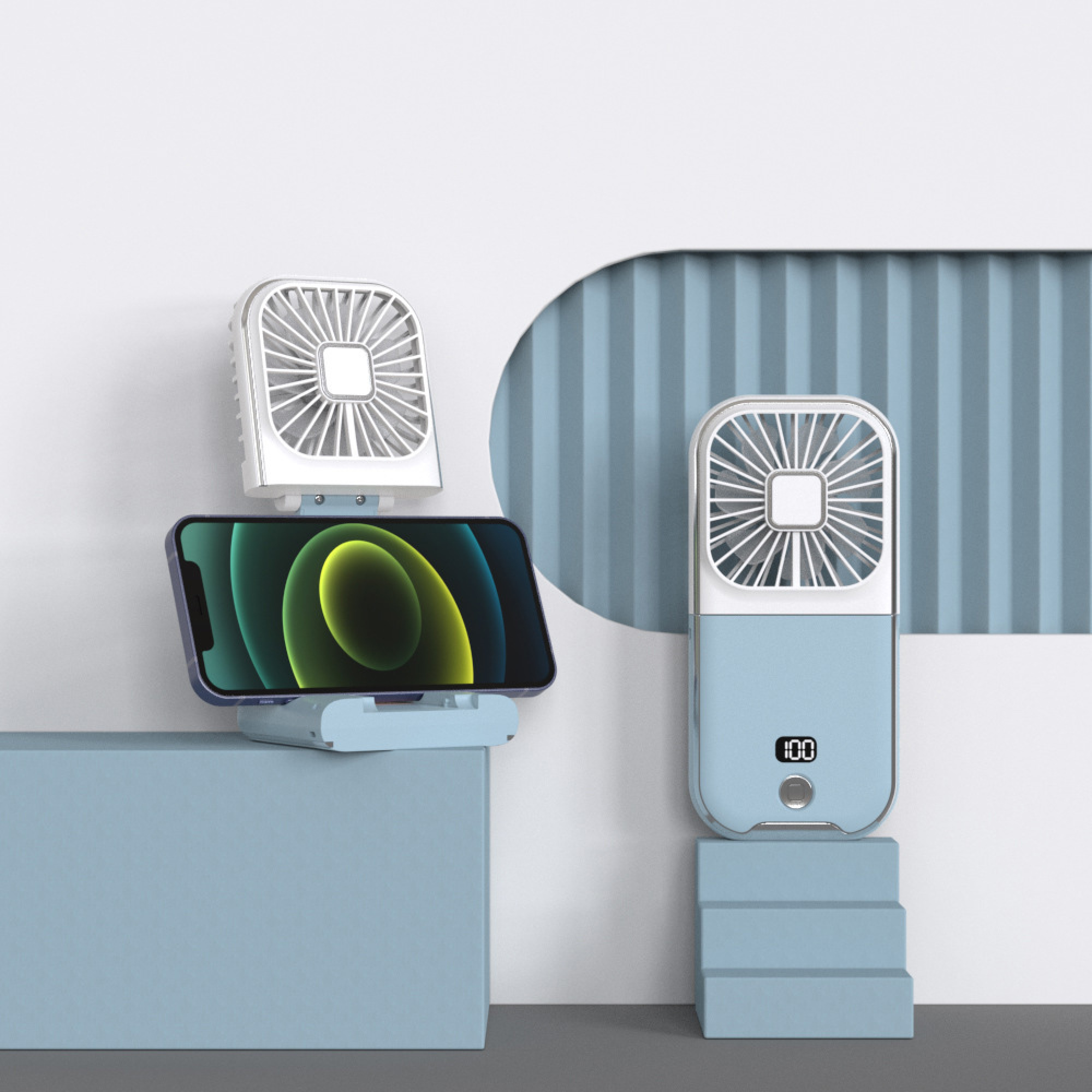 Zwei tragbare Ventilatoren, einer blau, einer weiß, neben einem Smartphone auf einem Ständer.