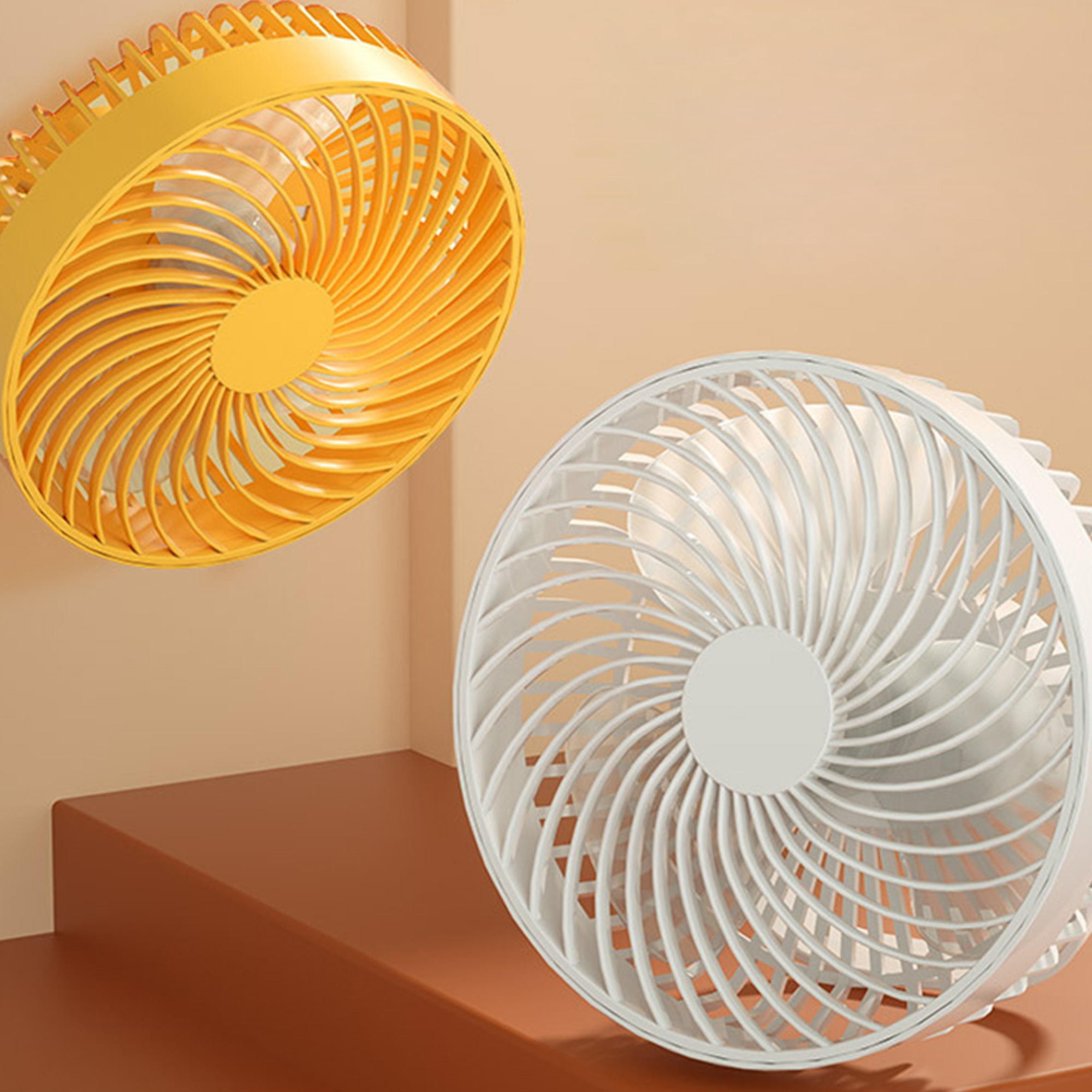 Ein gelber und ein weißer Ventilator auf braunen Stufen vor einem cremefarbenen Hintergrund.